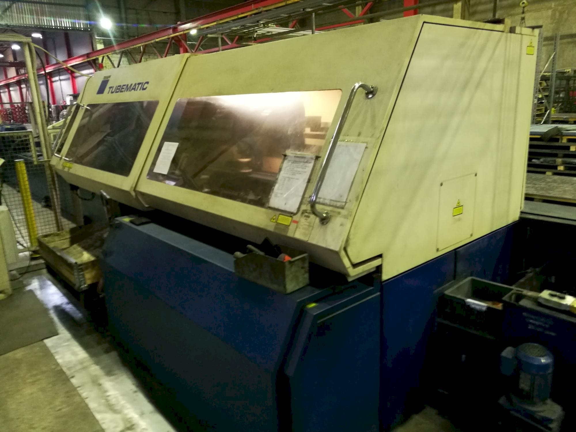 Makine  Trumpf Tubematic - Sağ taraf görünümü