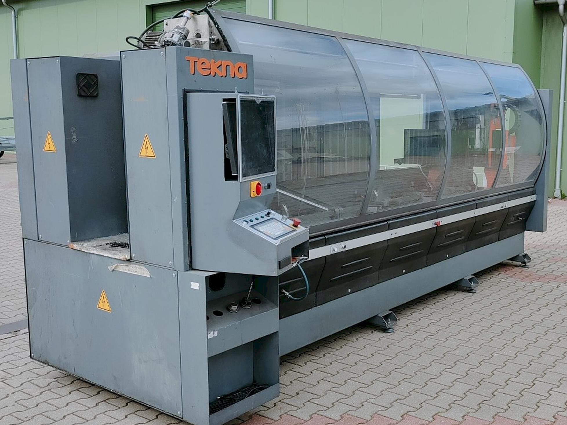 Makine  Tekna TK427-3 - Önden görünüm