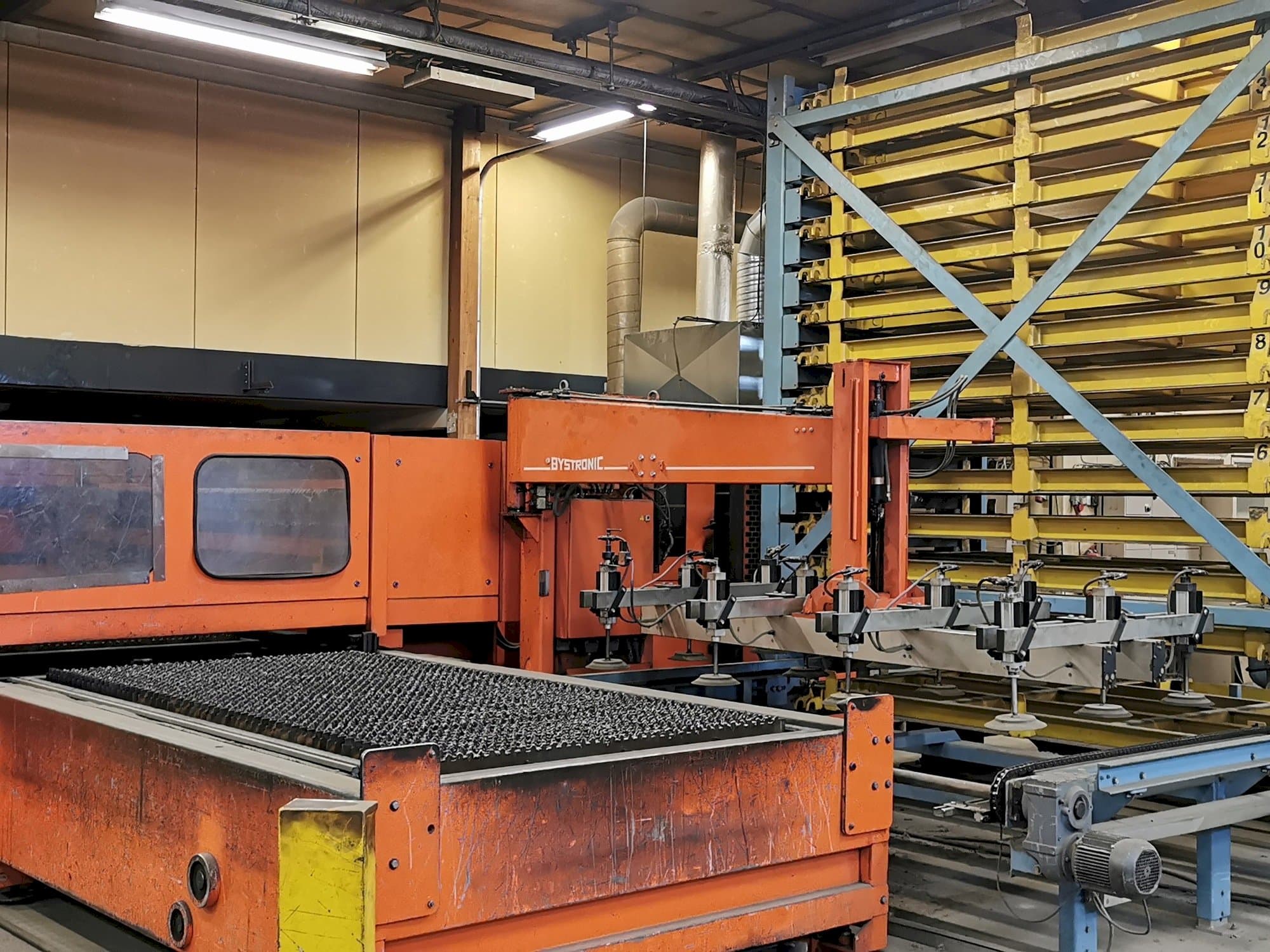 Makine  Bystronic BTL 3500 - Önden görünüm