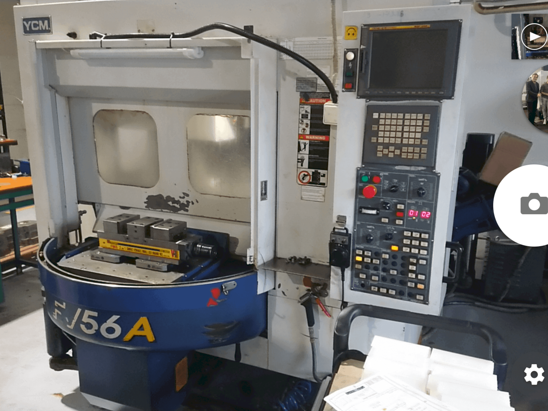 Makine  YCM FV56A - Önden görünüm