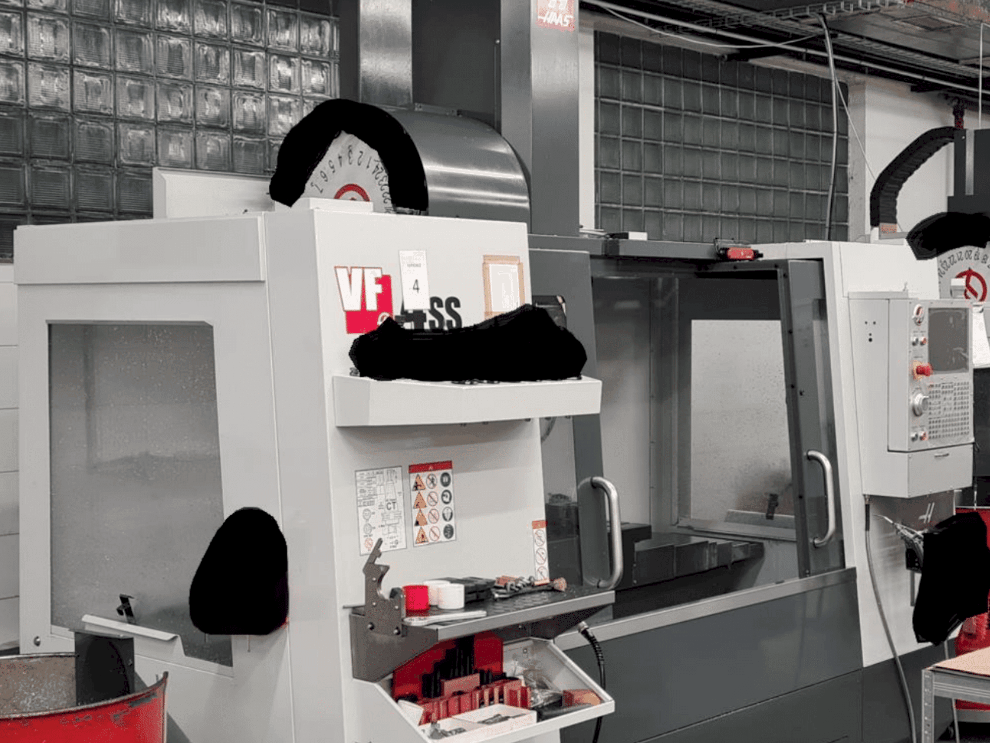 Makine  HAAS VF-4SS - Önden görünüm