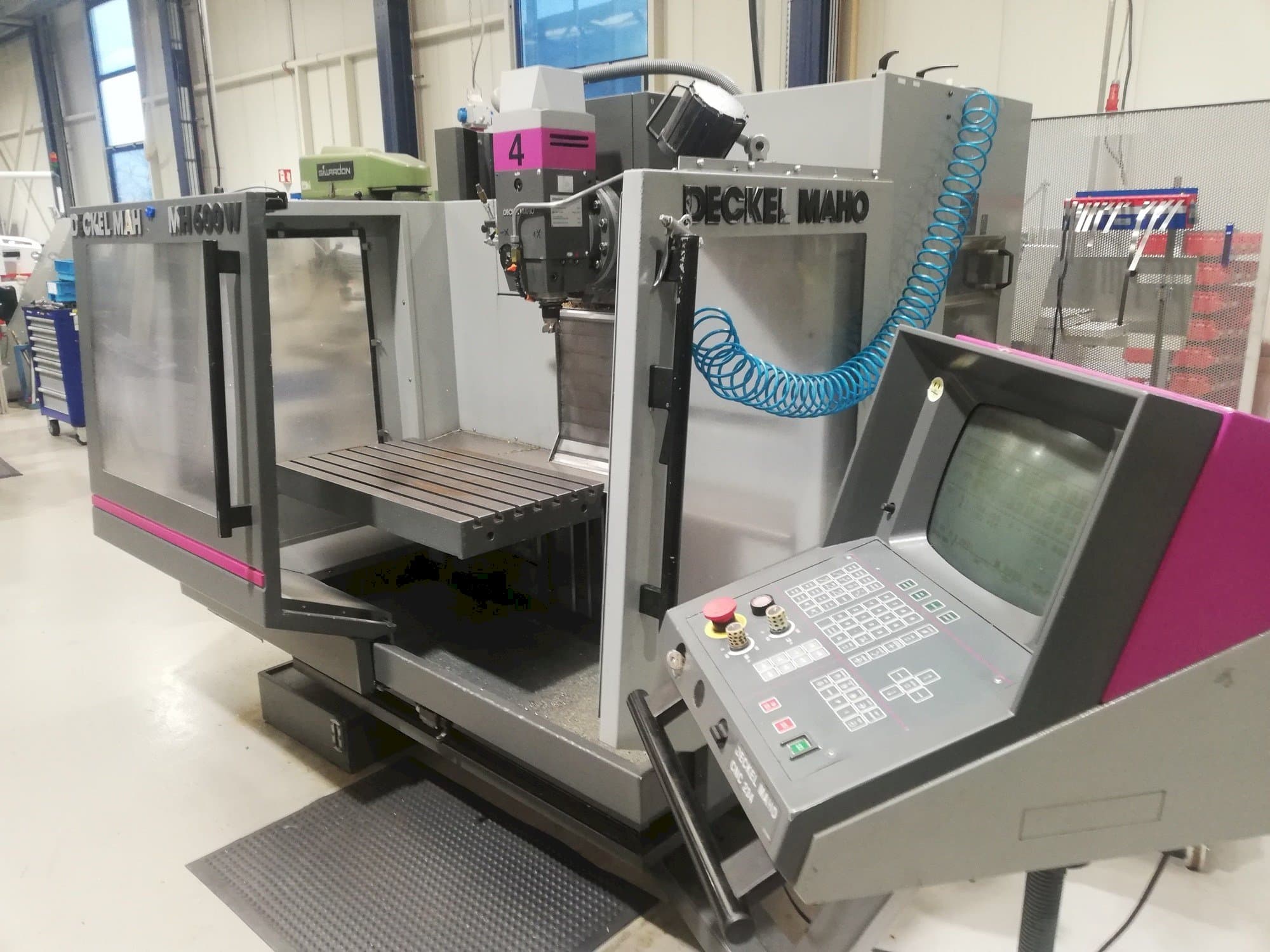 Makine  DECKEL MAHO MH 600W - Önden görünüm