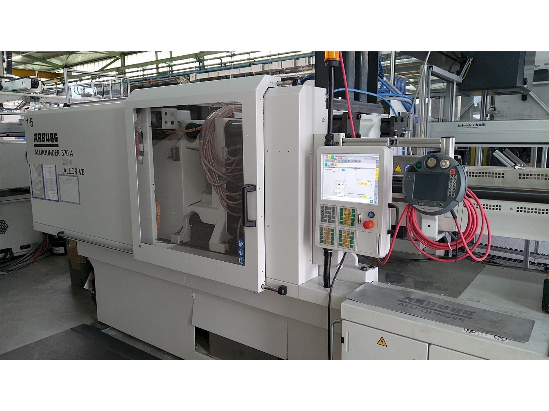 Makine  Arburg Allrounder 570 A 2000-800 ALLDRIVE - Önden görünüm