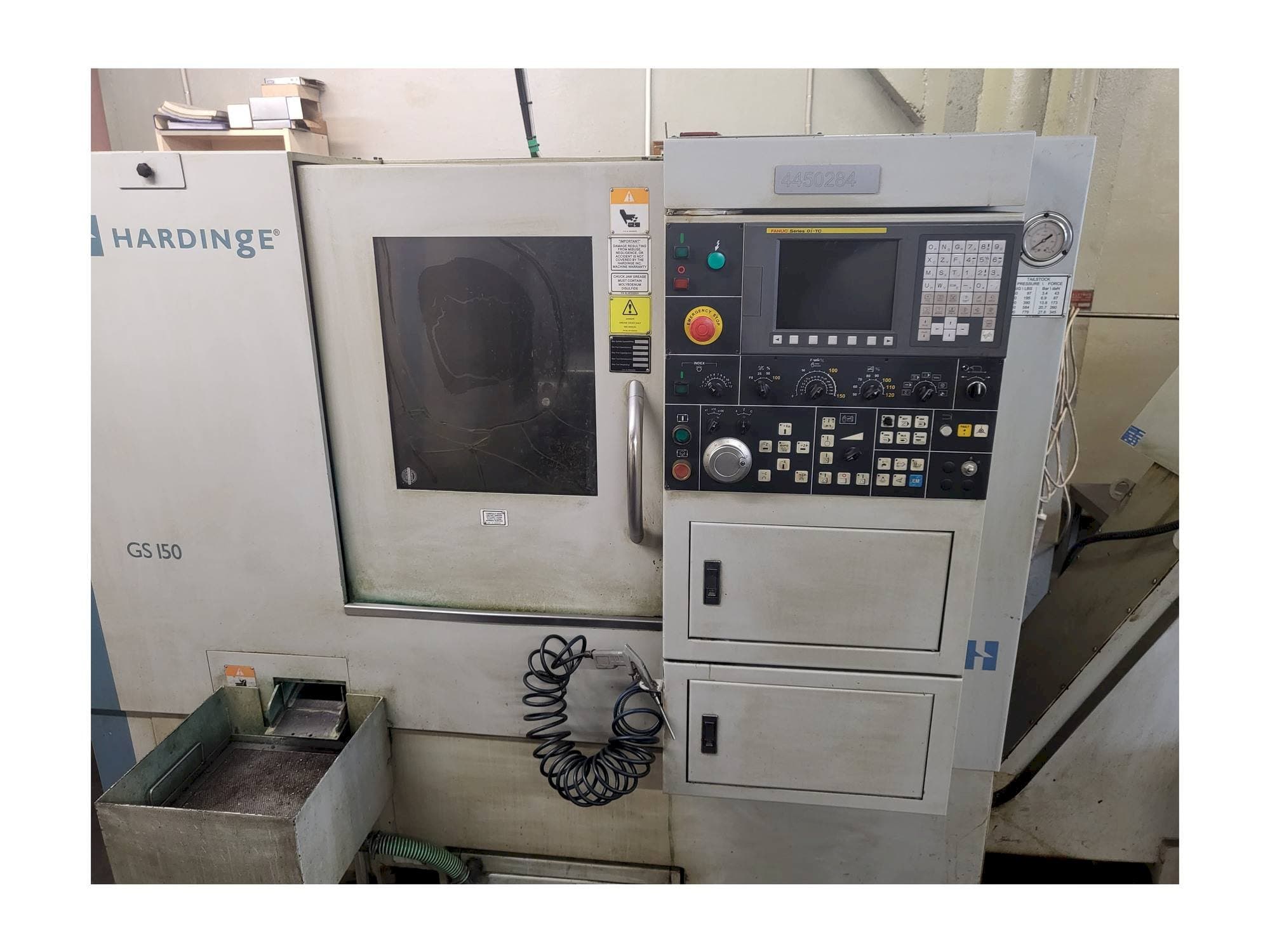 Makine  HARDINGE GS-150 - Önden görünüm
