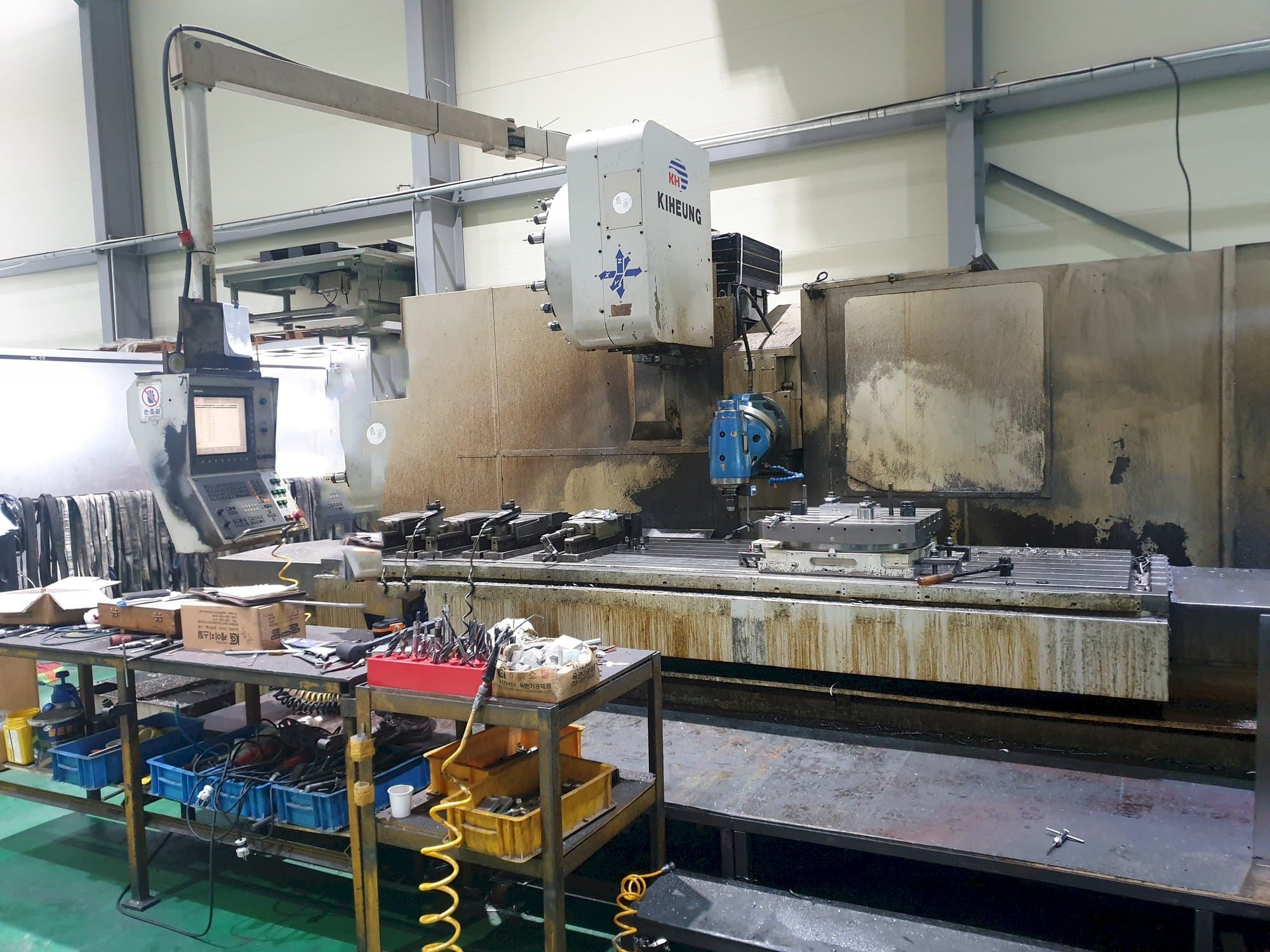 Makine KIHEUNG KNC-U1000 - Önden görünüm