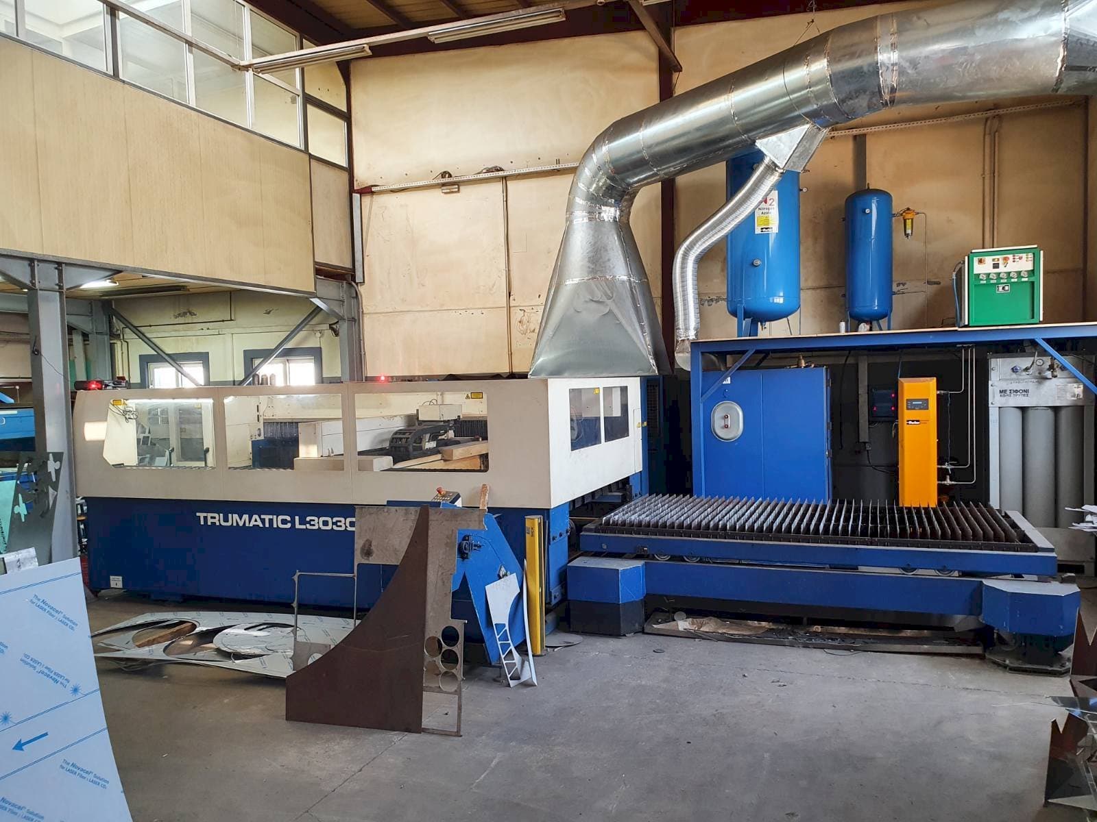 Makine  Trumpf Trumatic L3030 - Önden görünüm