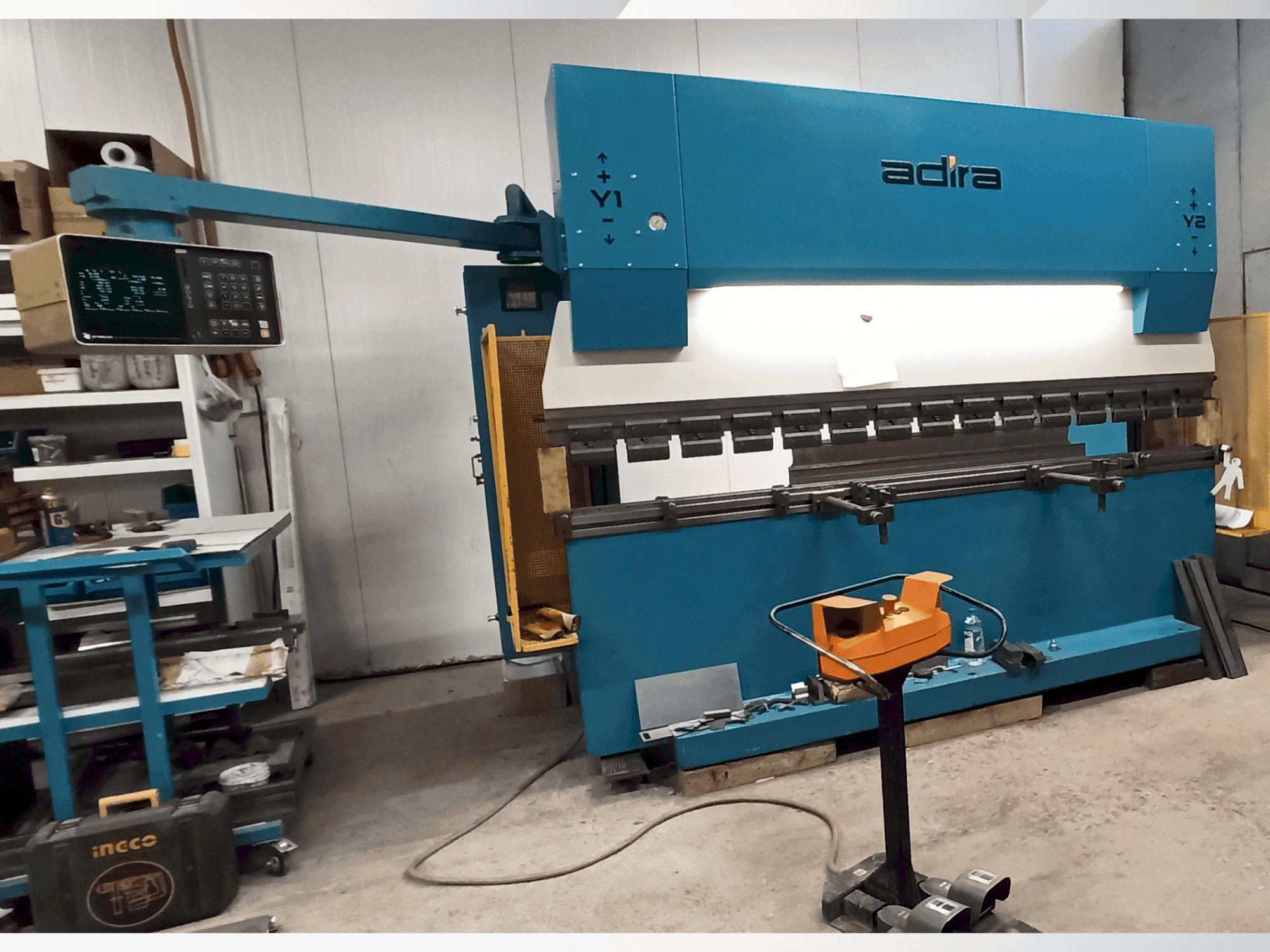 Makine  ADIRA QIH-11030 DNC CR - Önden görünüm