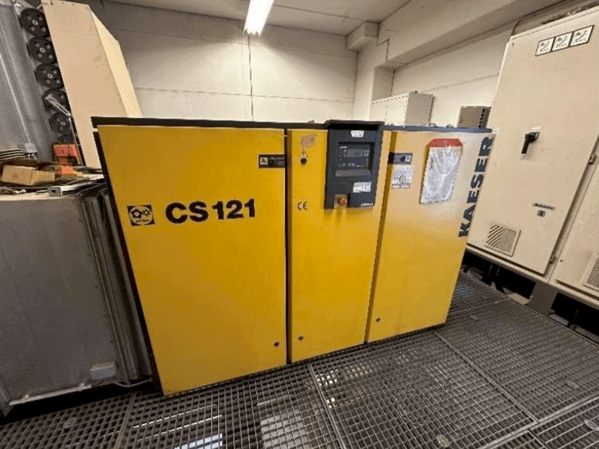 Makine  KAESER Compressor System - Önden görünüm