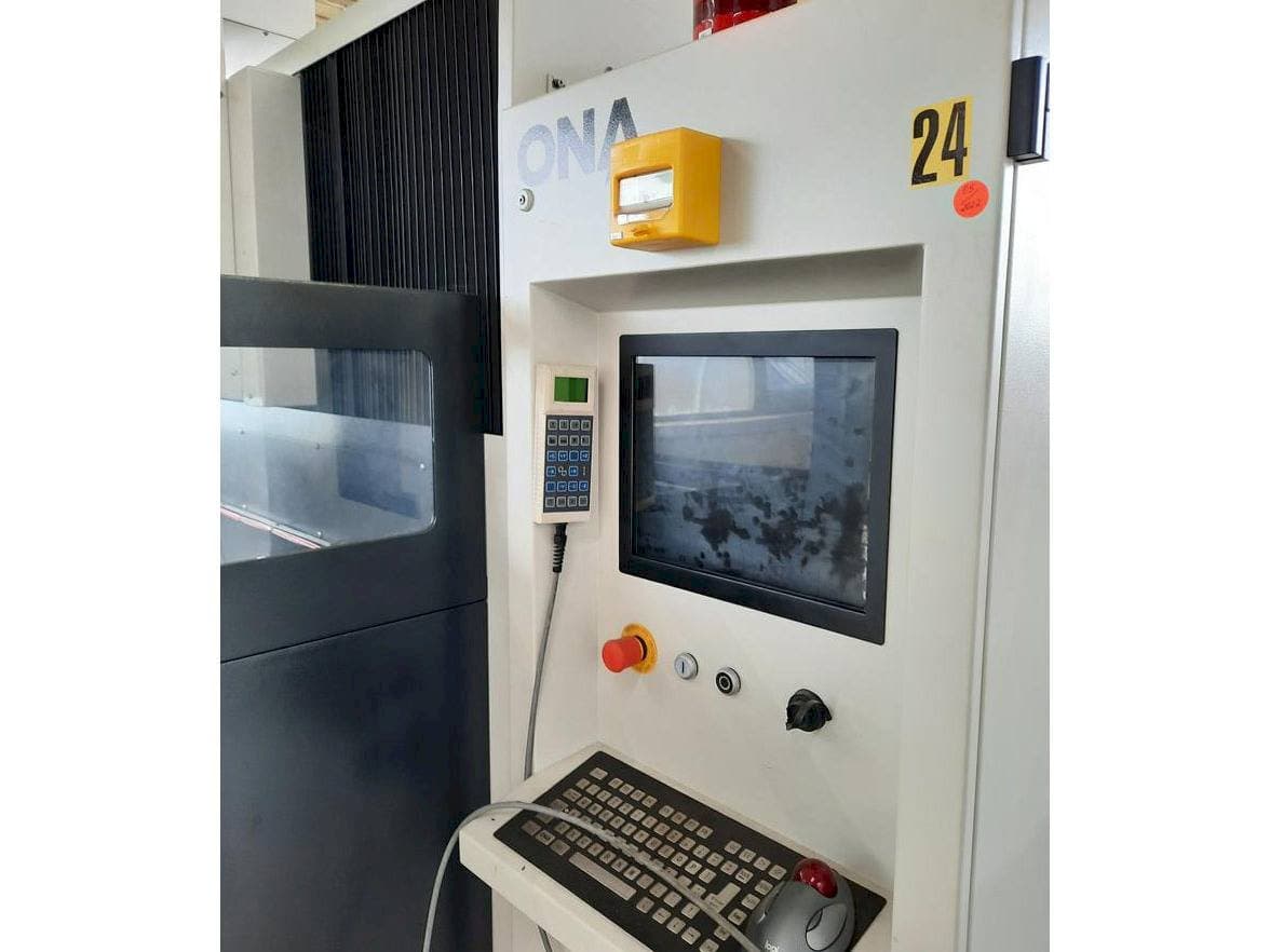 Makine  ONA NX4F - Önden görünüm