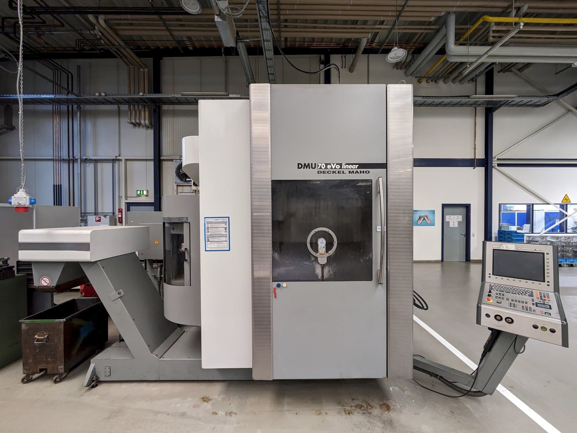 Makine  DECKEL MAHO DMU70 eVo linear - Önden görünüm