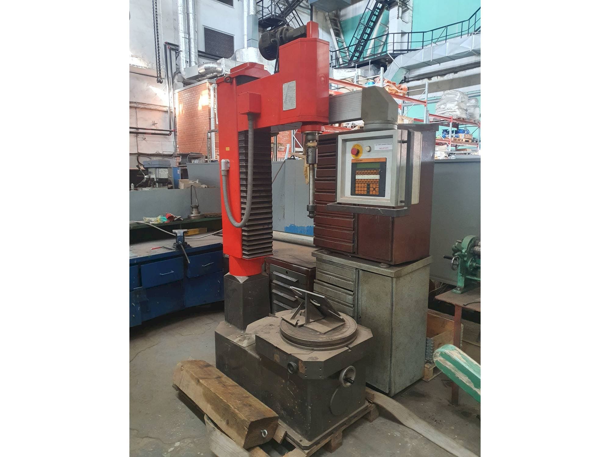 Makine  TAUMELUS III N - Önden görünüm