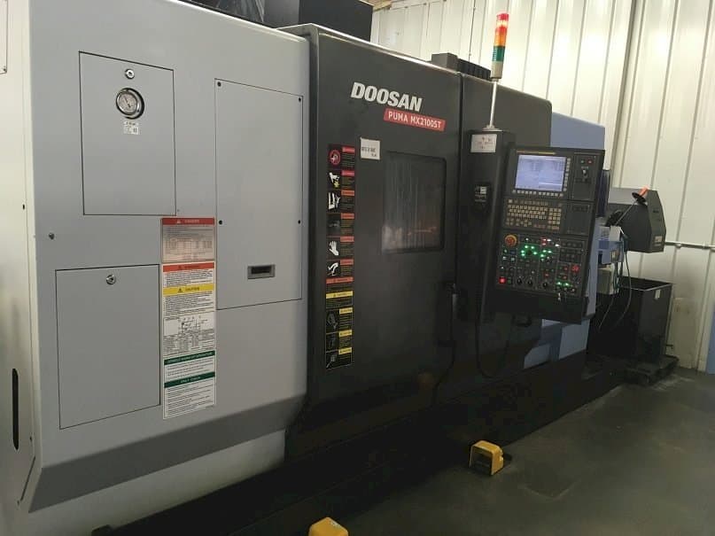 Makine  Doosan Puma MX 2100 ST - Önden görünüm