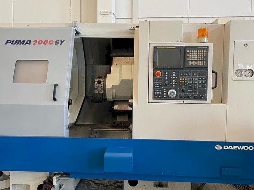 Makine  Doosan Puma 2000SY - Önden görünüm