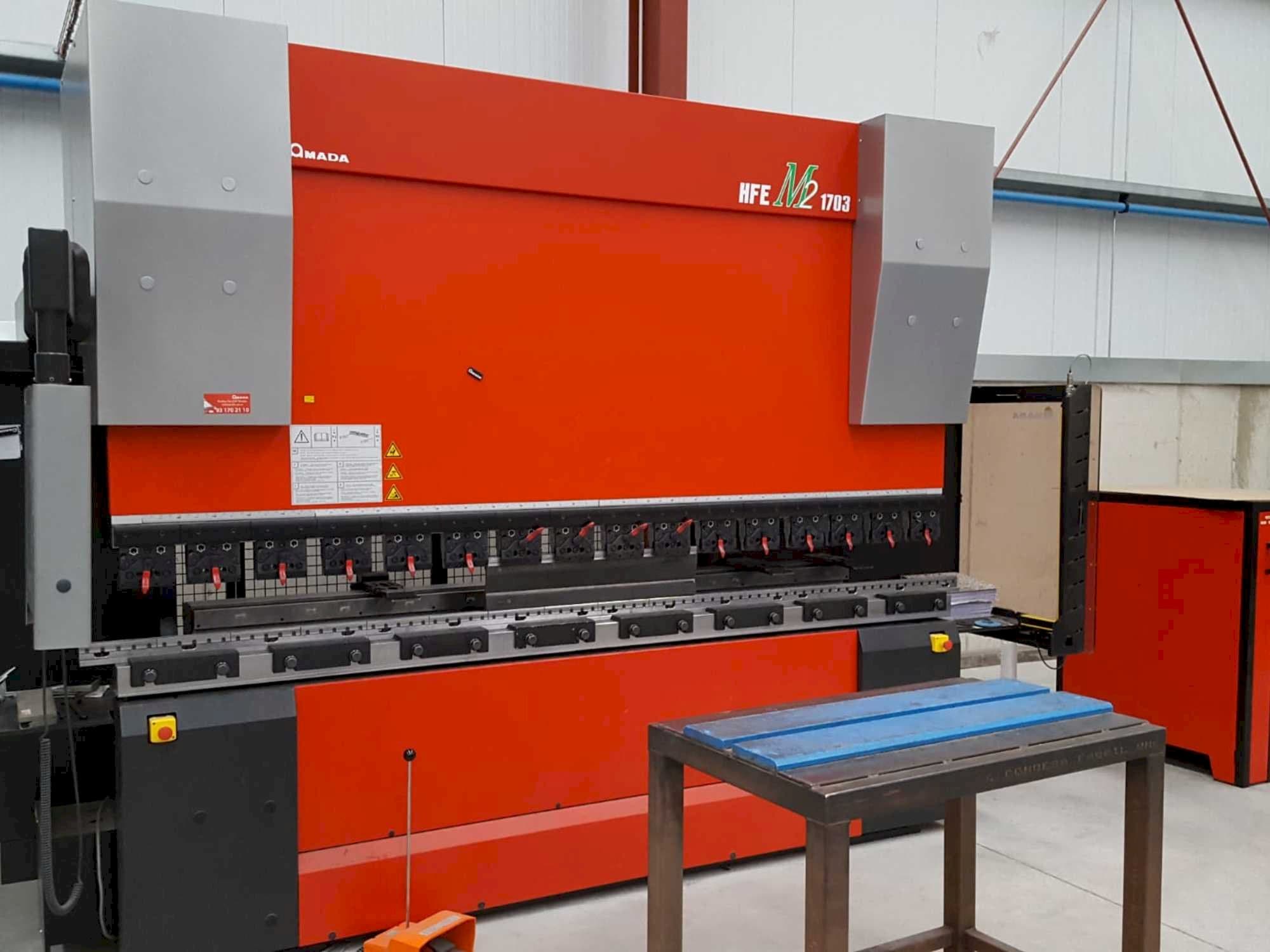 Makine  AMADA HFE M2-EVO 1703 - Önden görünüm