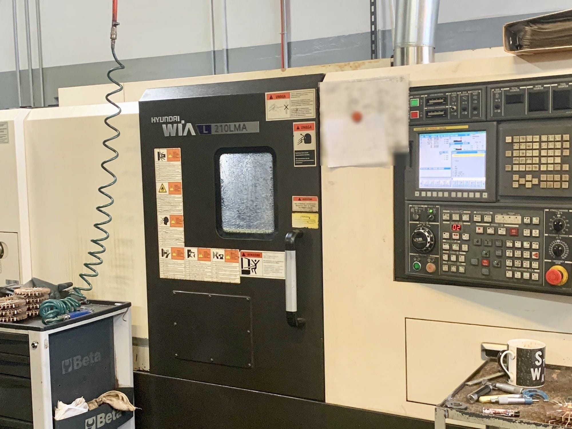 Makine  Hyundai Wia L210LMA - Önden görünüm