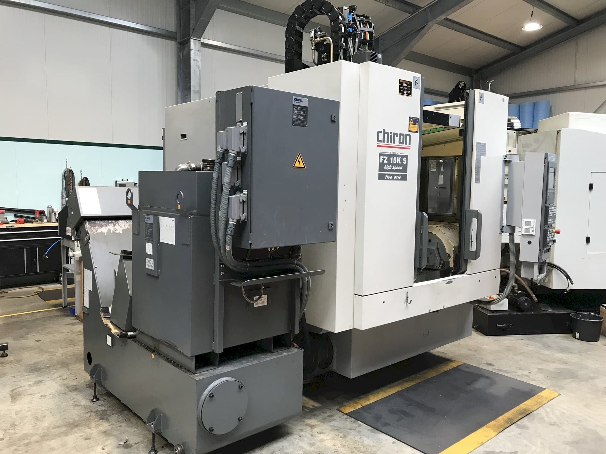 Makine  CHIRON FZ15 KS - Önden görünüm