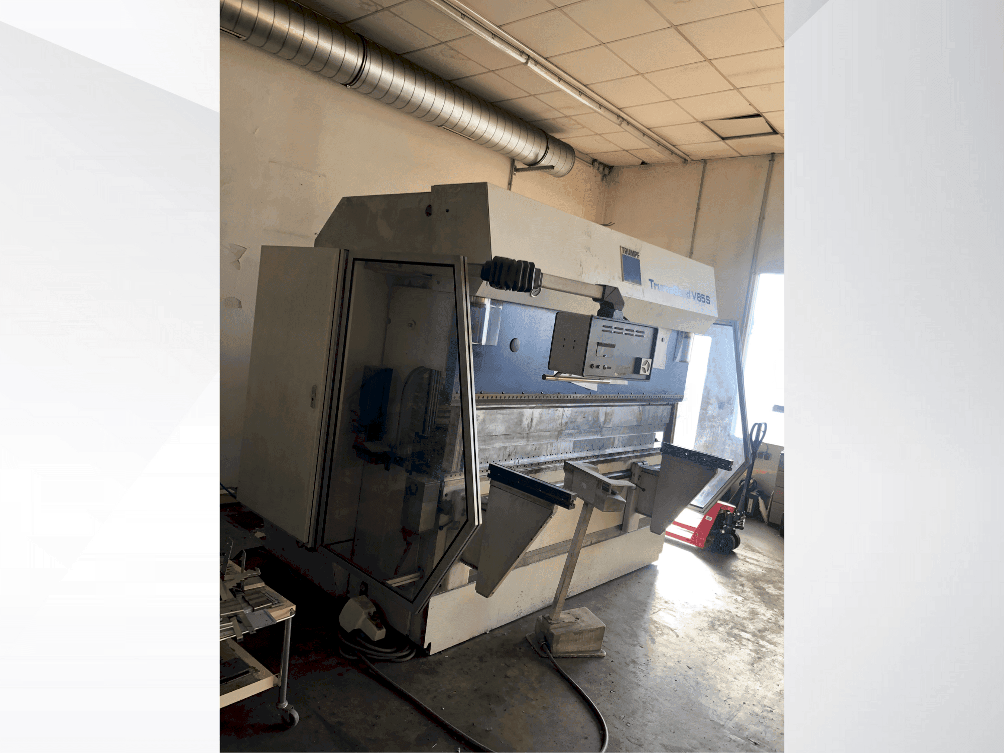 Makine  TRUMPF TrumaBend V85S - Önden görünüm