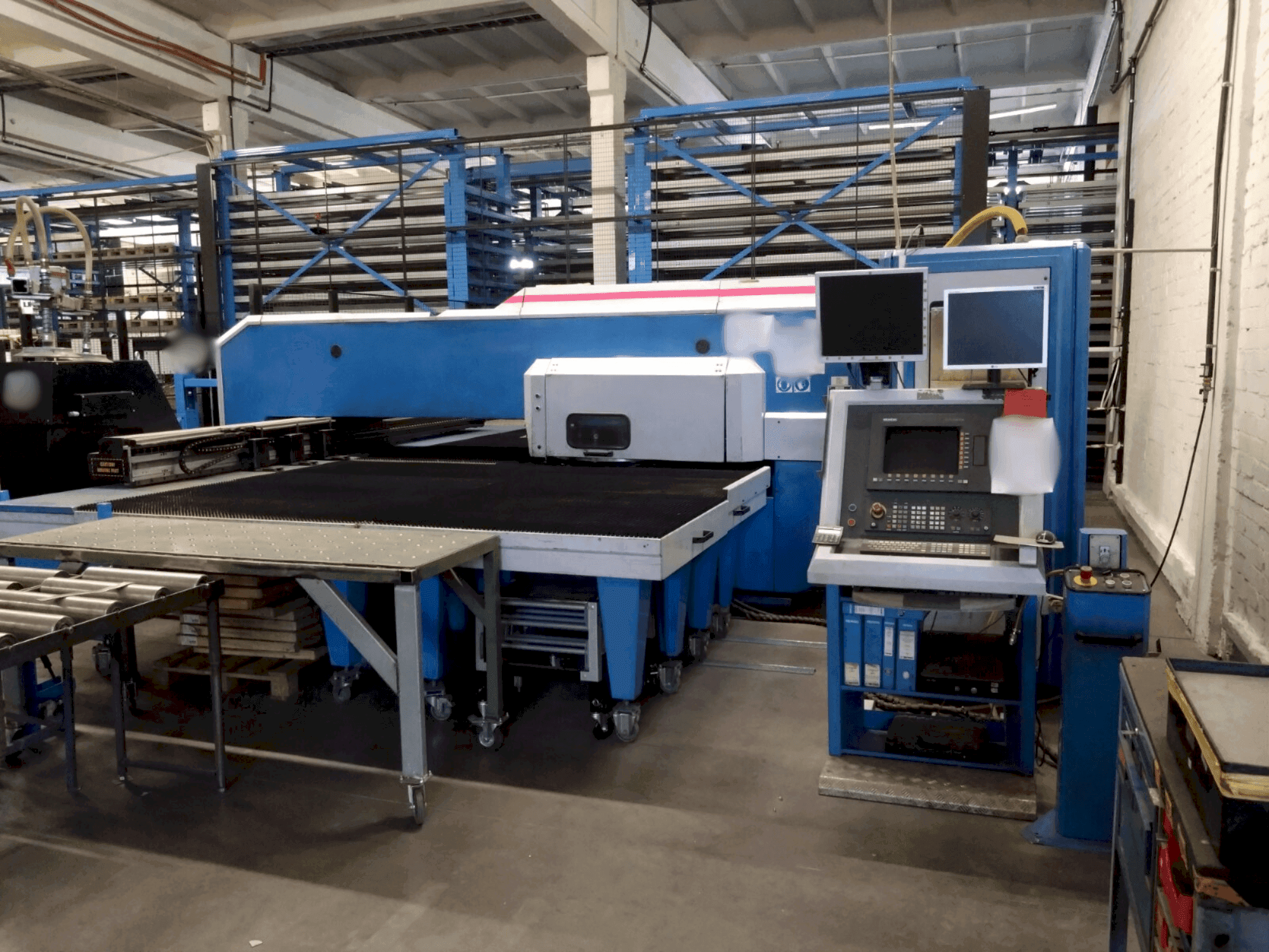 Makine  Finn-Power F6-25 5B - Önden görünüm