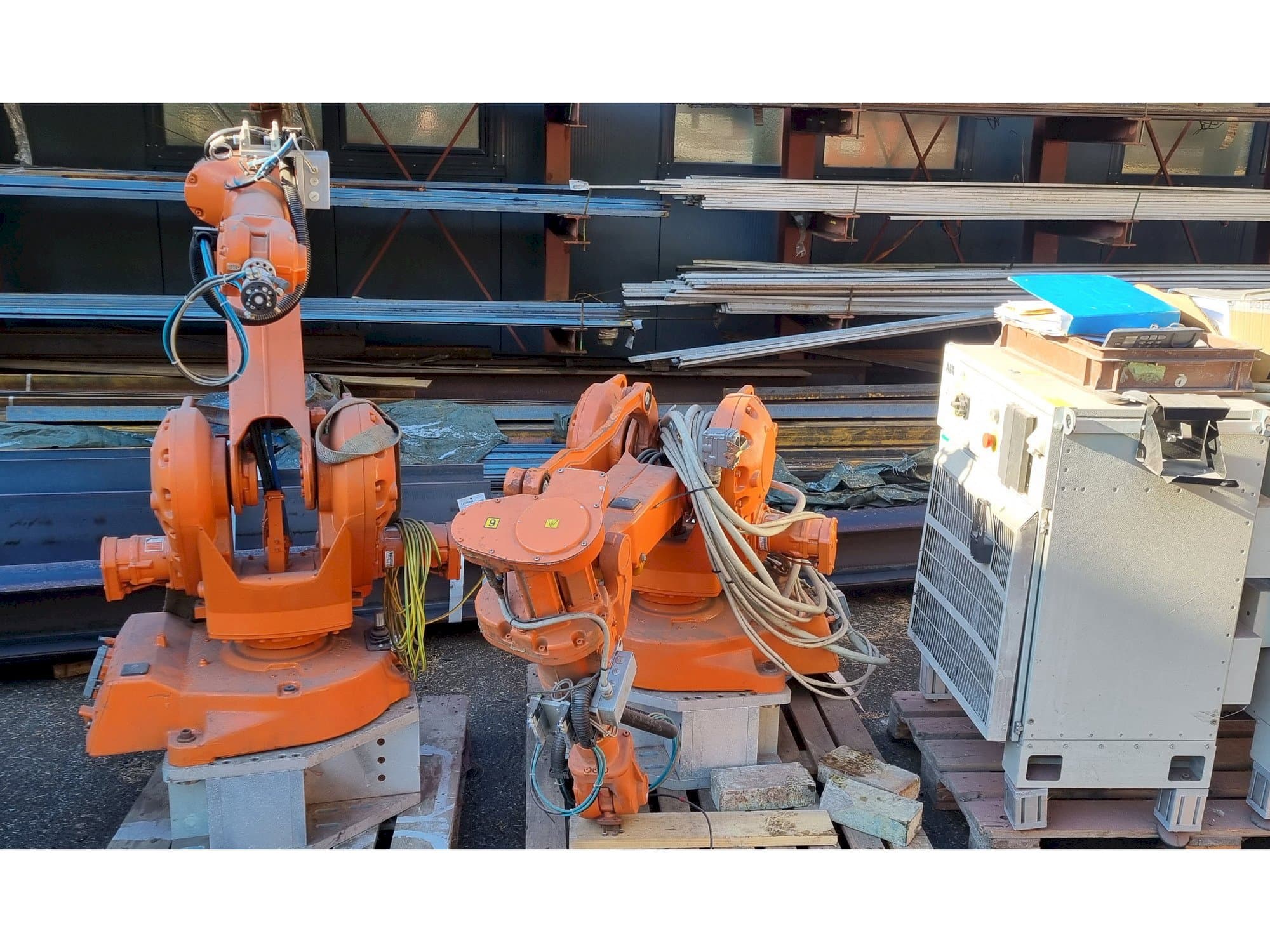 Makine  ABB IRB2400 M2000 - Önden görünüm