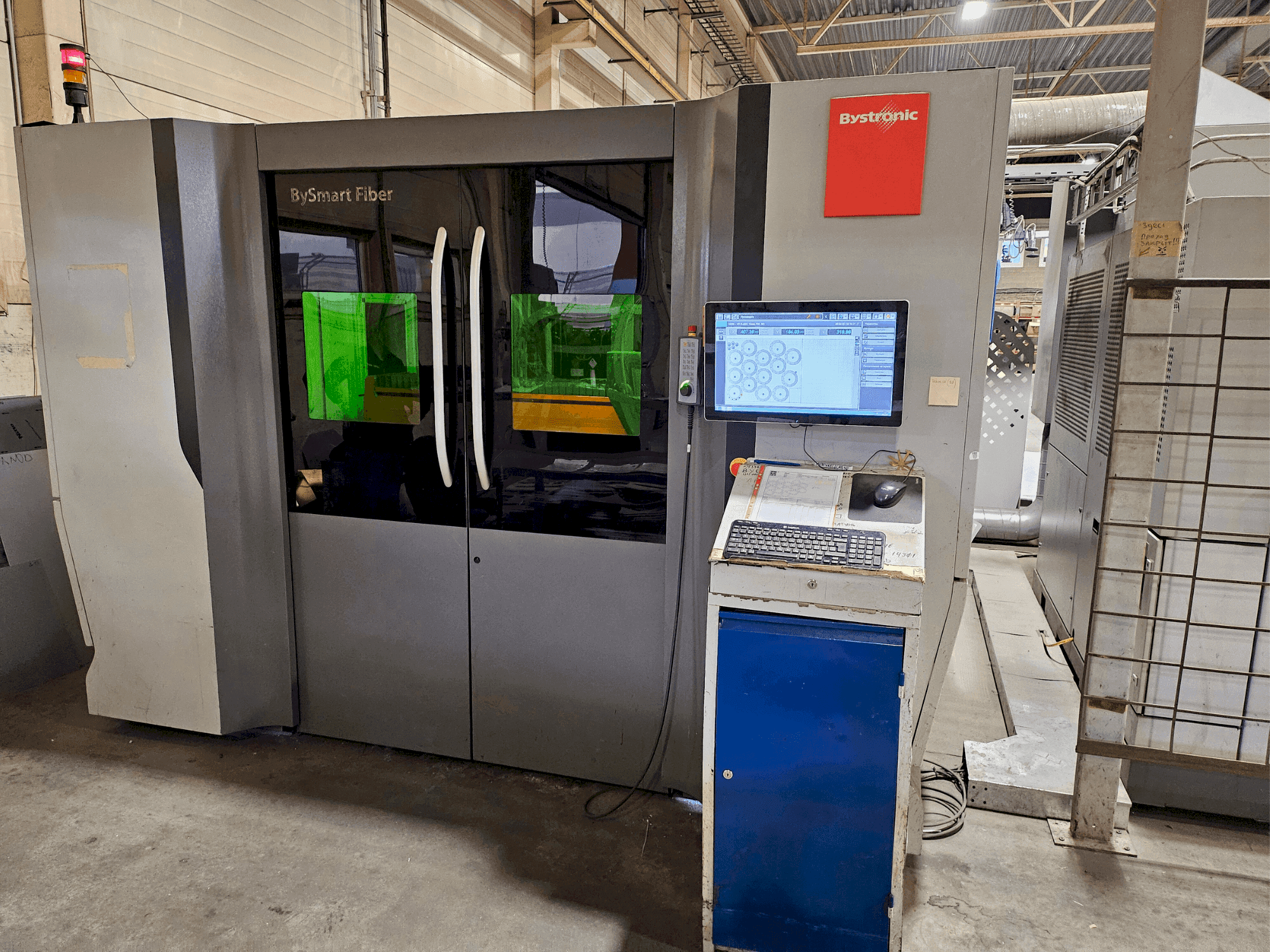 Makine  Bystronic BySmart Fiber 3015 6KW - Önden görünüm