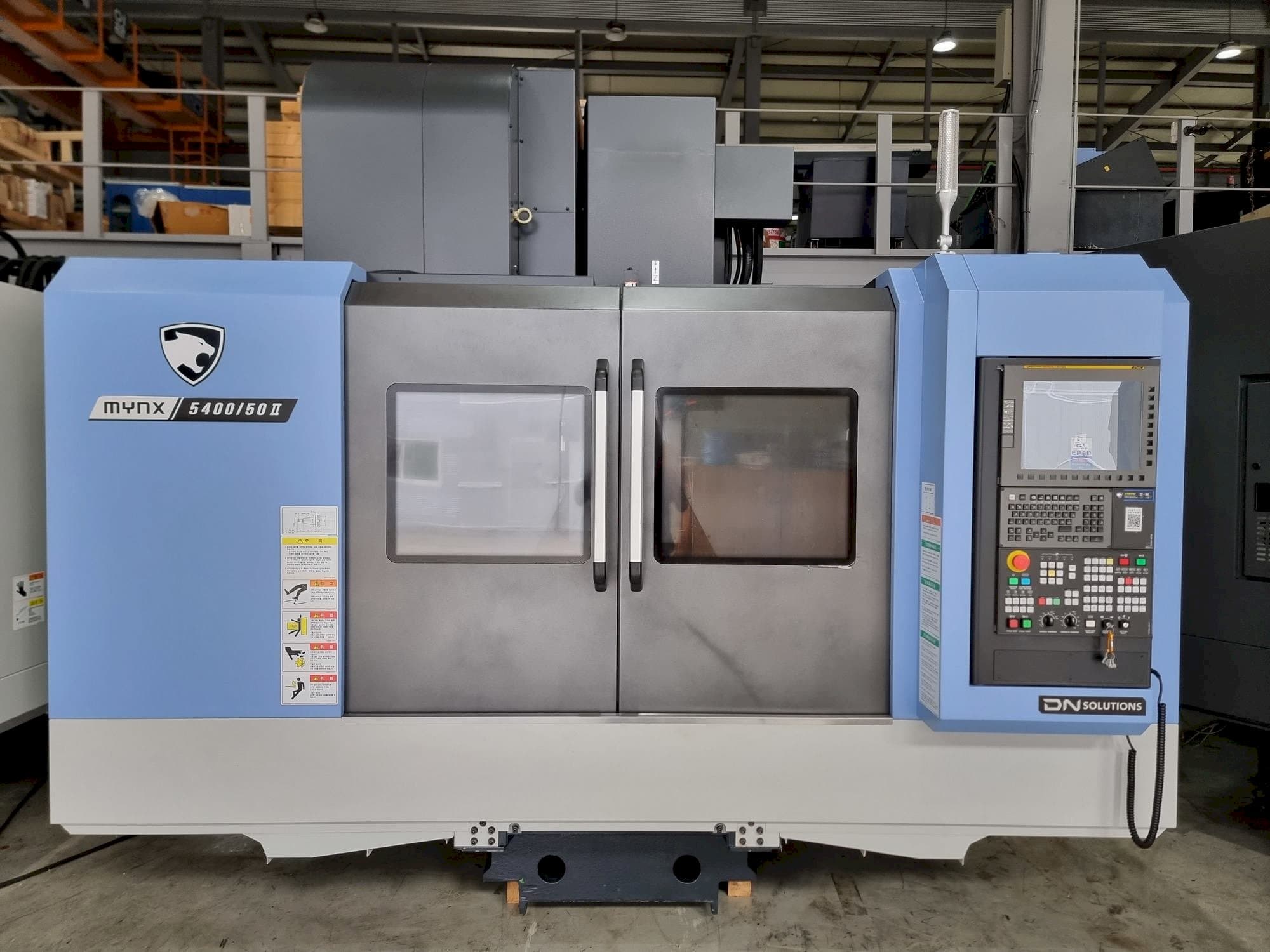 Makine  DOOSAN MYNX 5400/50 - Önden görünüm