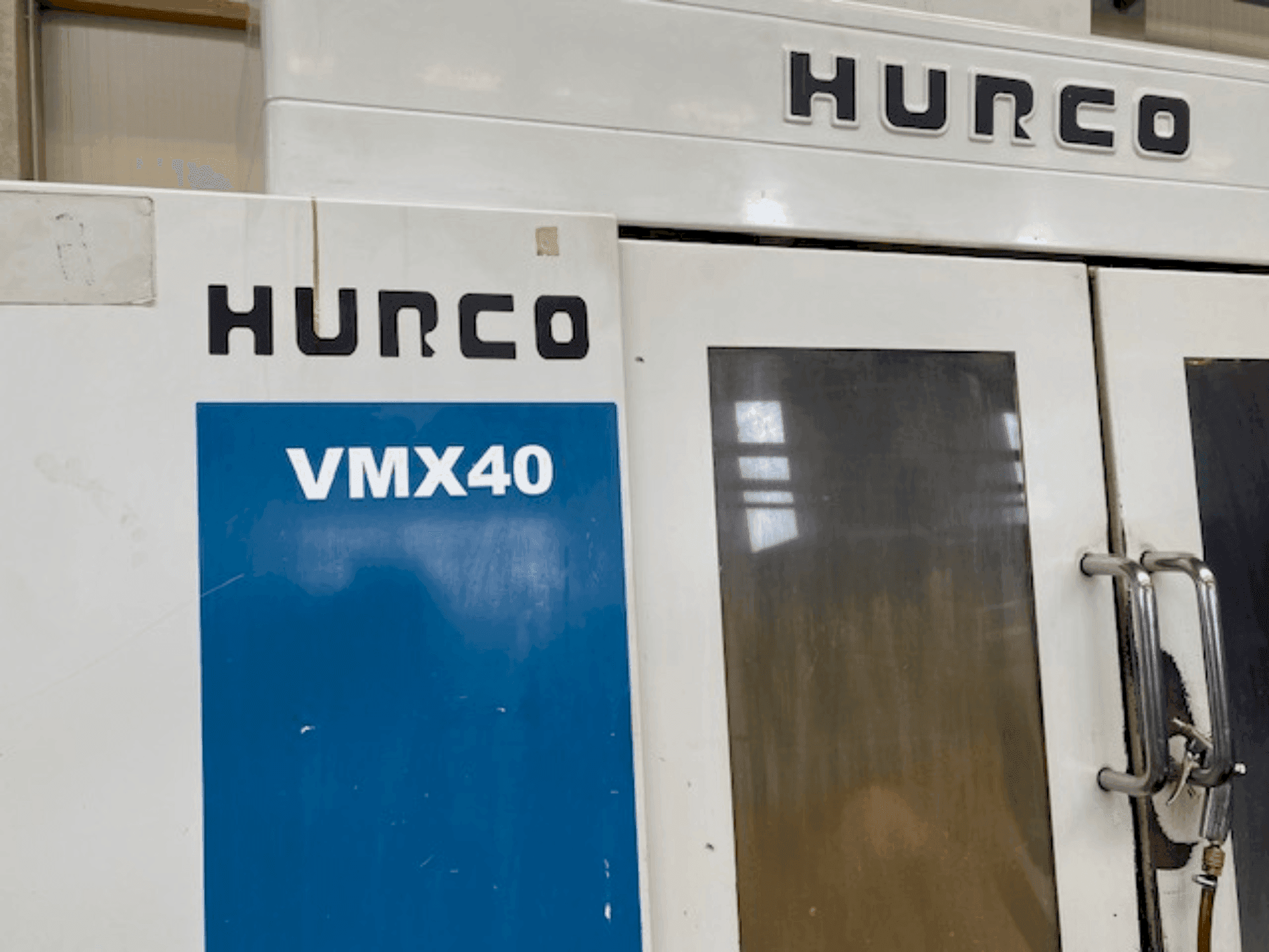 Makine  Hurco VMX 40 - Önden görünüm