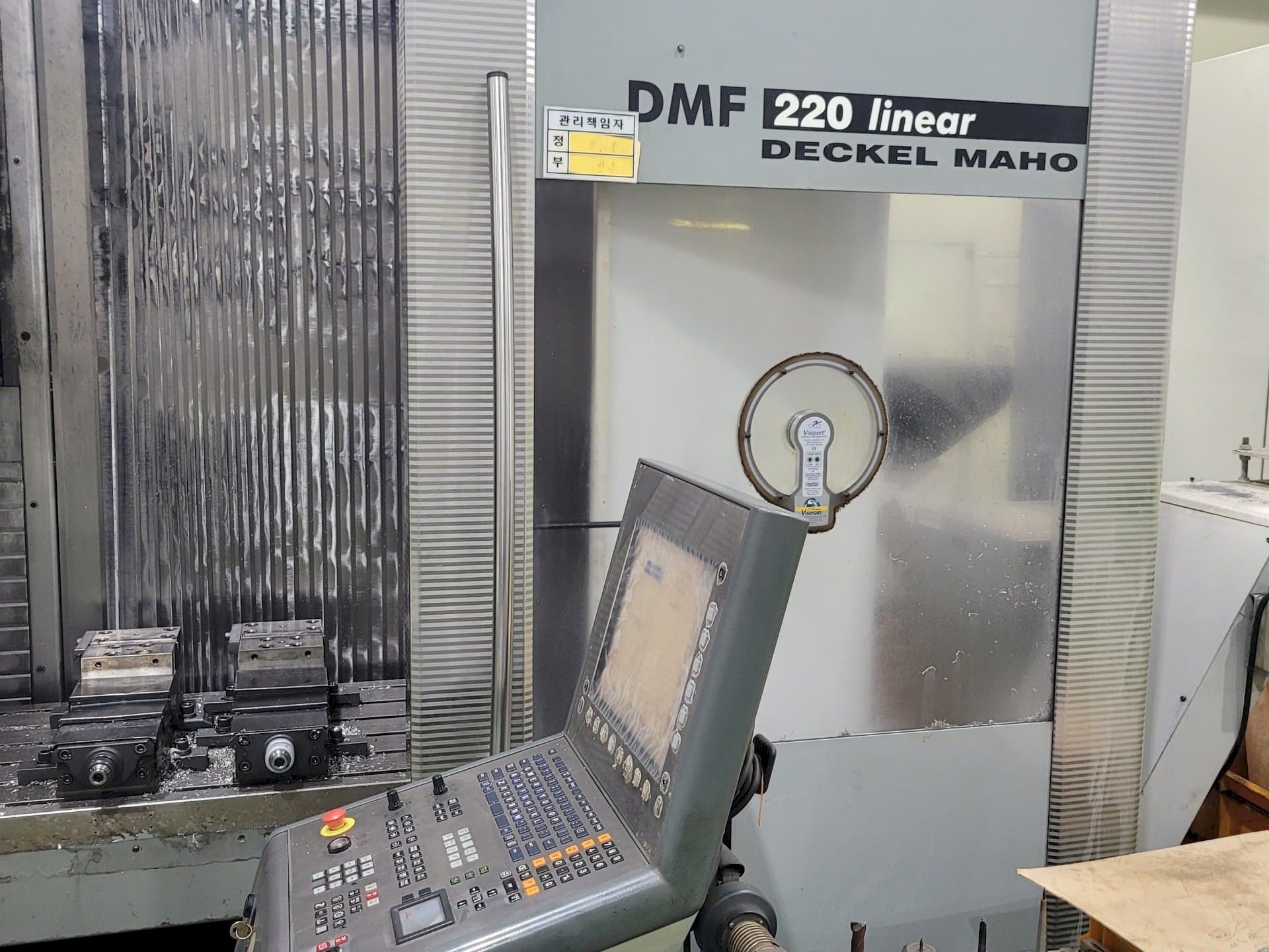 Makine  DECKEL MAHO DMF 220 Linear - Önden görünüm