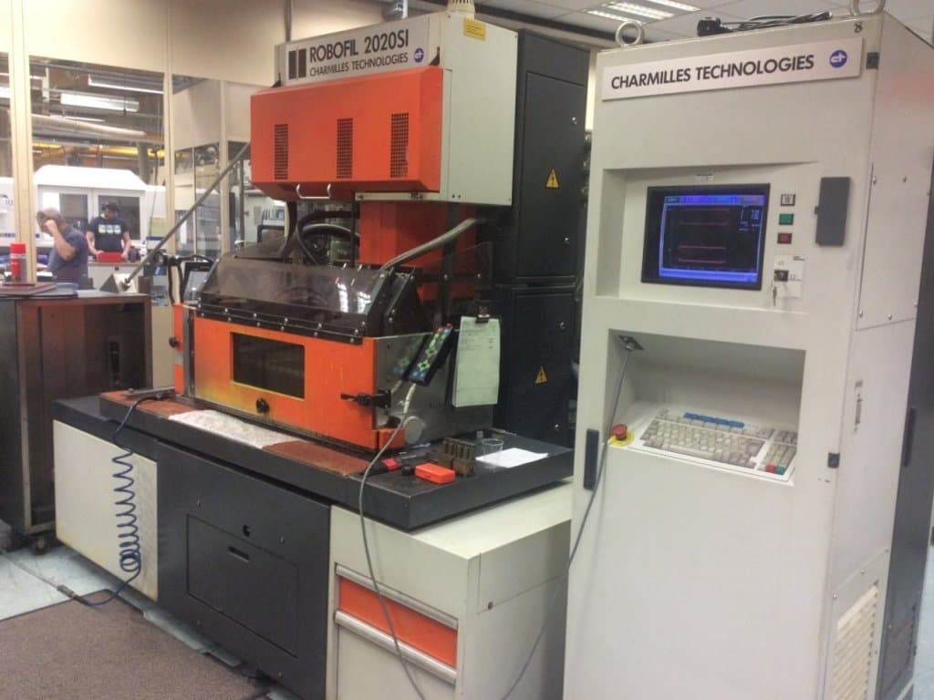 Makine  CHARMILLES Robofil 2020 SI - Önden görünüm