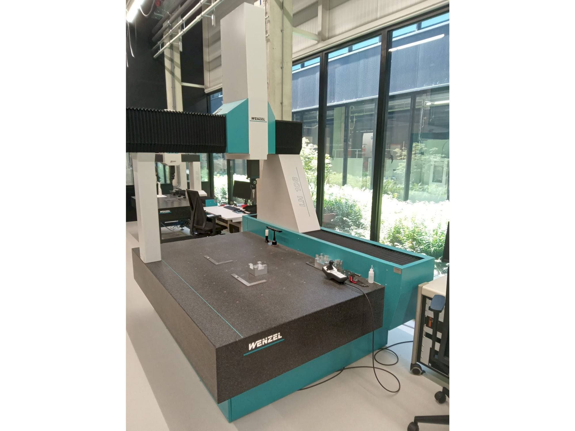 Makine  Wenzel LH-108 - Önden görünüm