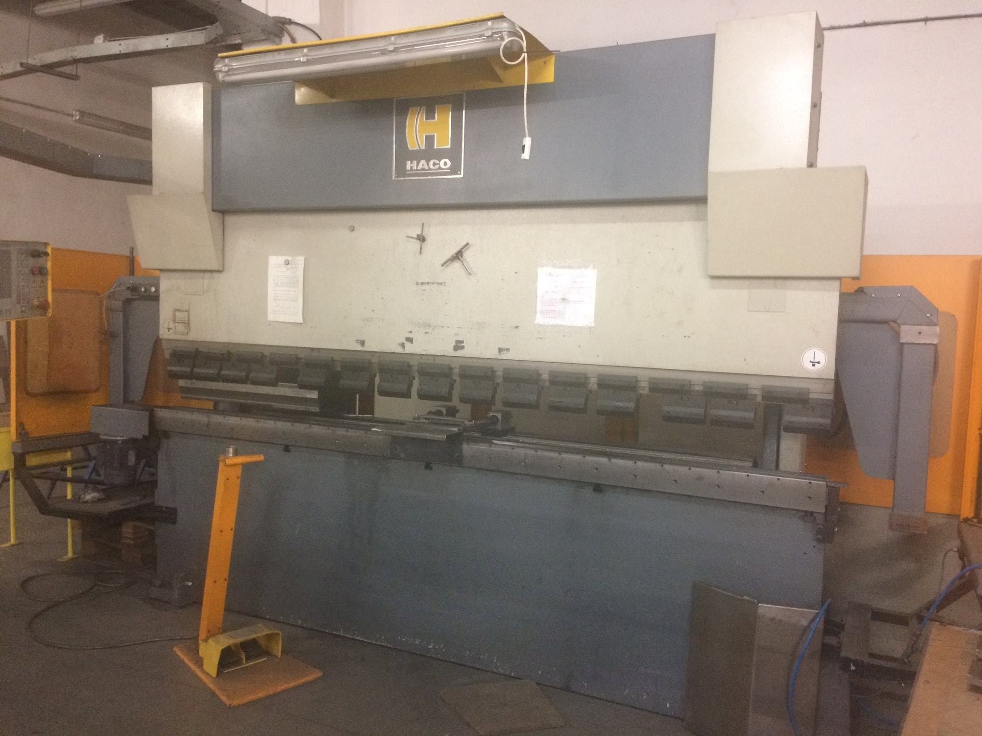 Makine  HACO EMR 30150 - Önden görünüm