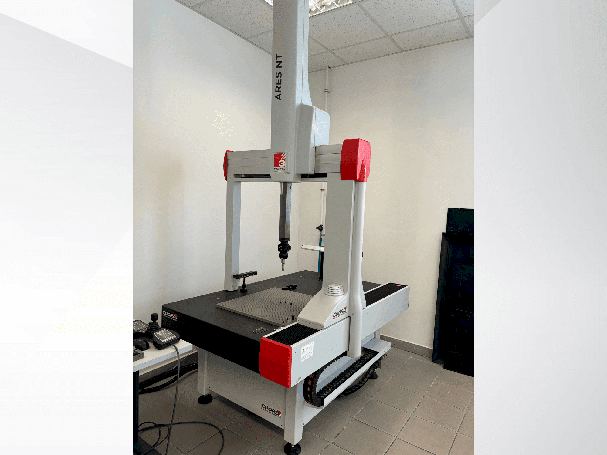 Makine  Coord3 ARES NT - Önden görünüm