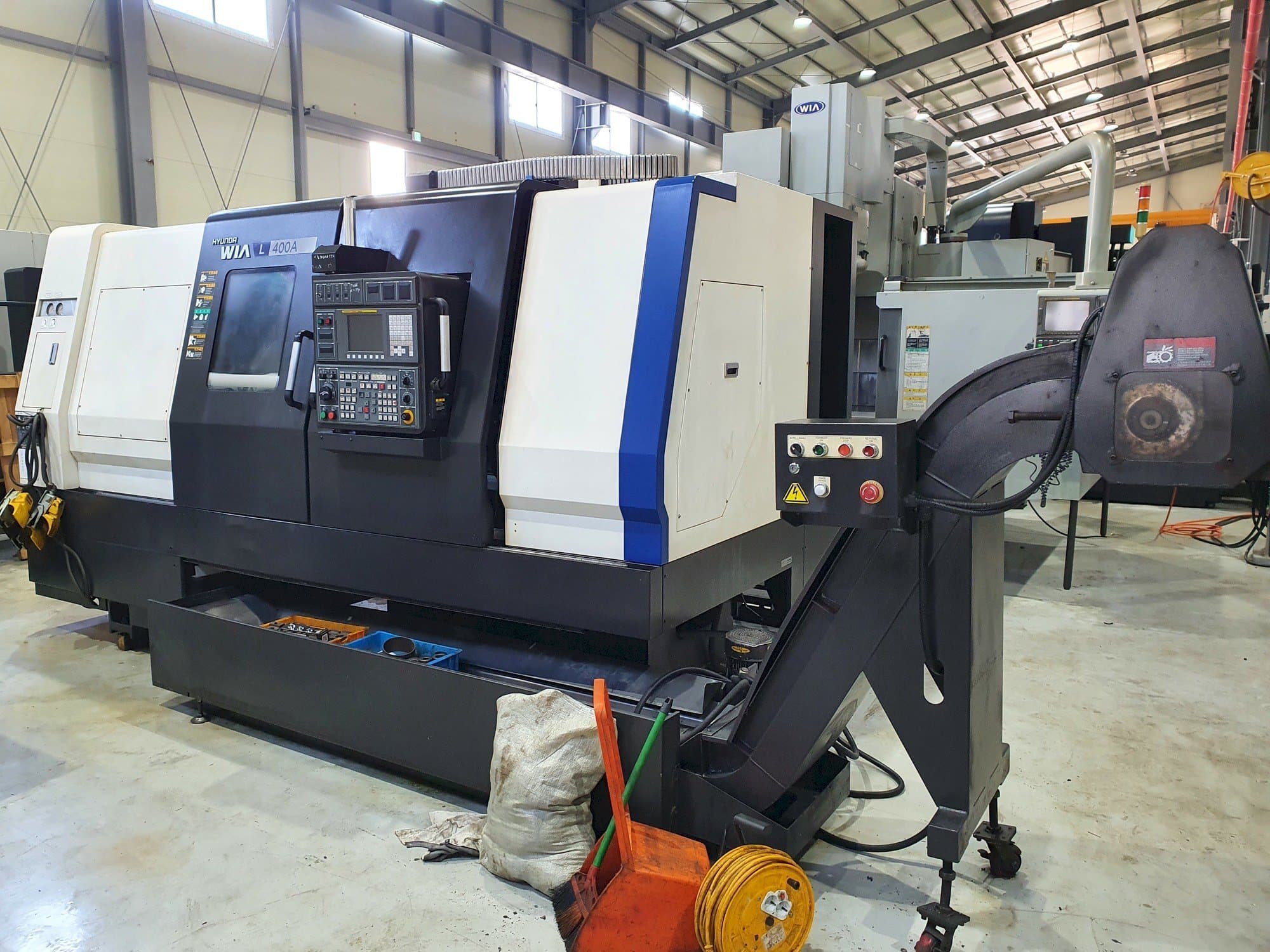 Makine  Hyundai Wia L400A - Önden görünüm