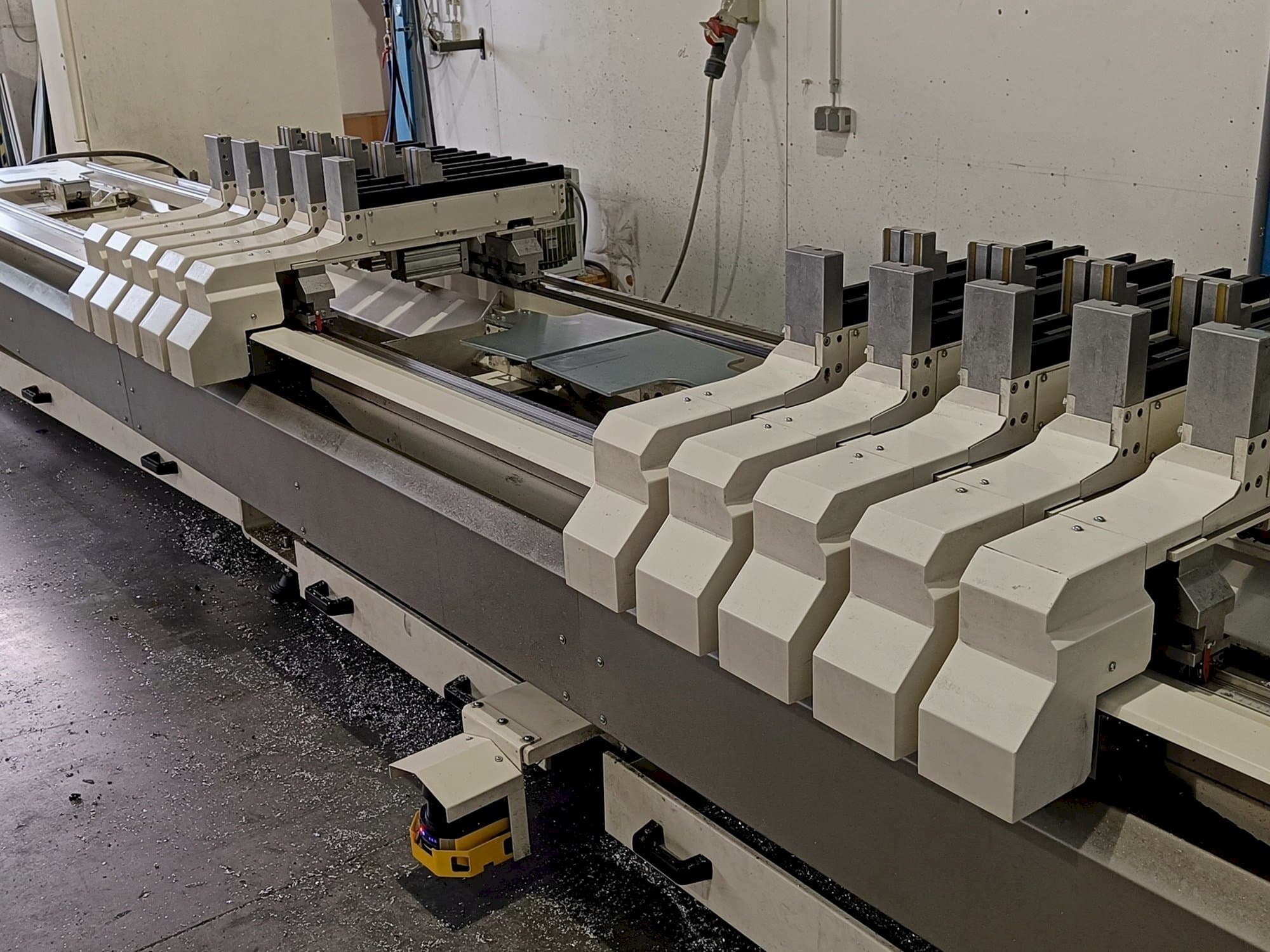 Makine  MECAL MC 304 Ariel 5 MDT - Önden görünüm