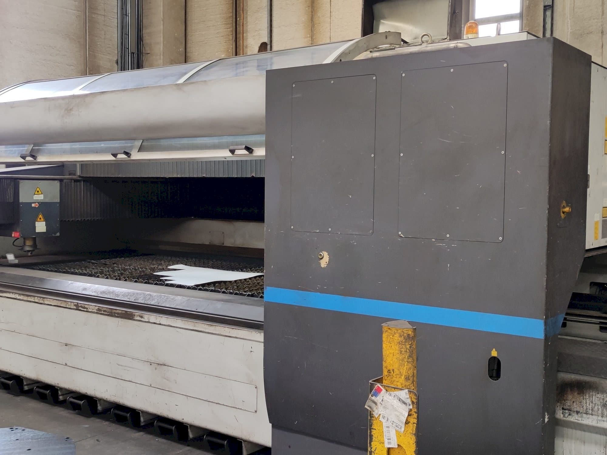 Makine  LVD AXEL 3015 S - Önden görünüm