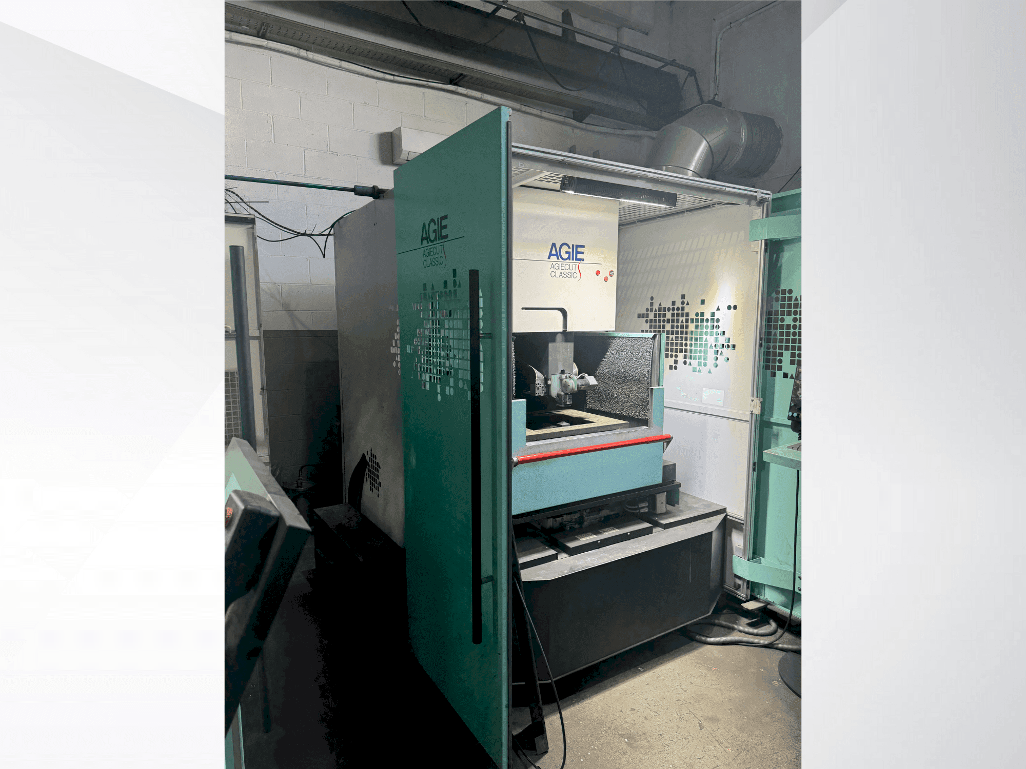 Makine  AGIE Agiecut Classic S - Önden görünüm