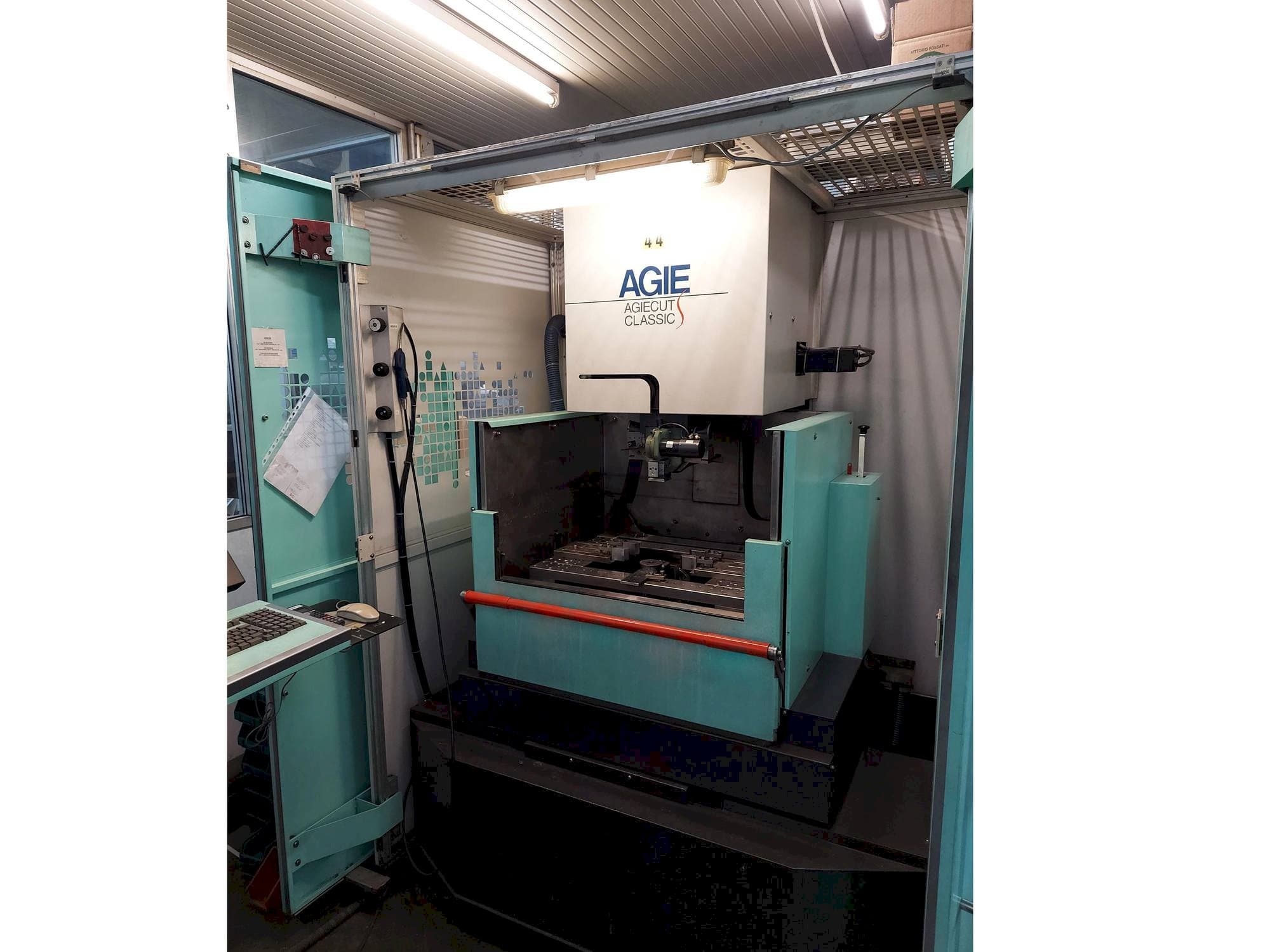 Makine  AGIE Agiecut Classic 2S - Önden görünüm