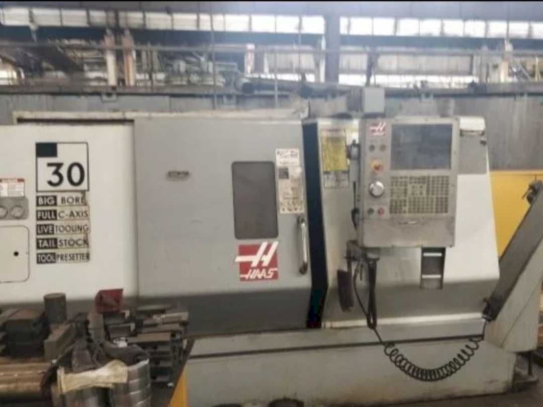Makine  HAAS SL-30BTHE - Önden görünüm