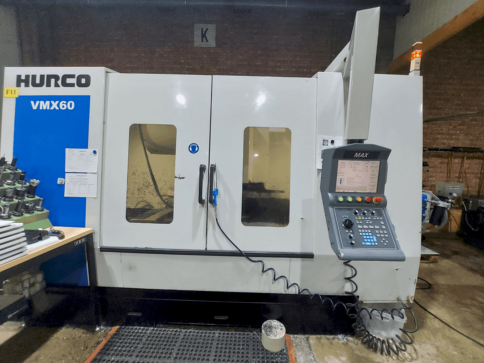 Makine  Hurco VMX60/40T - Önden görünüm