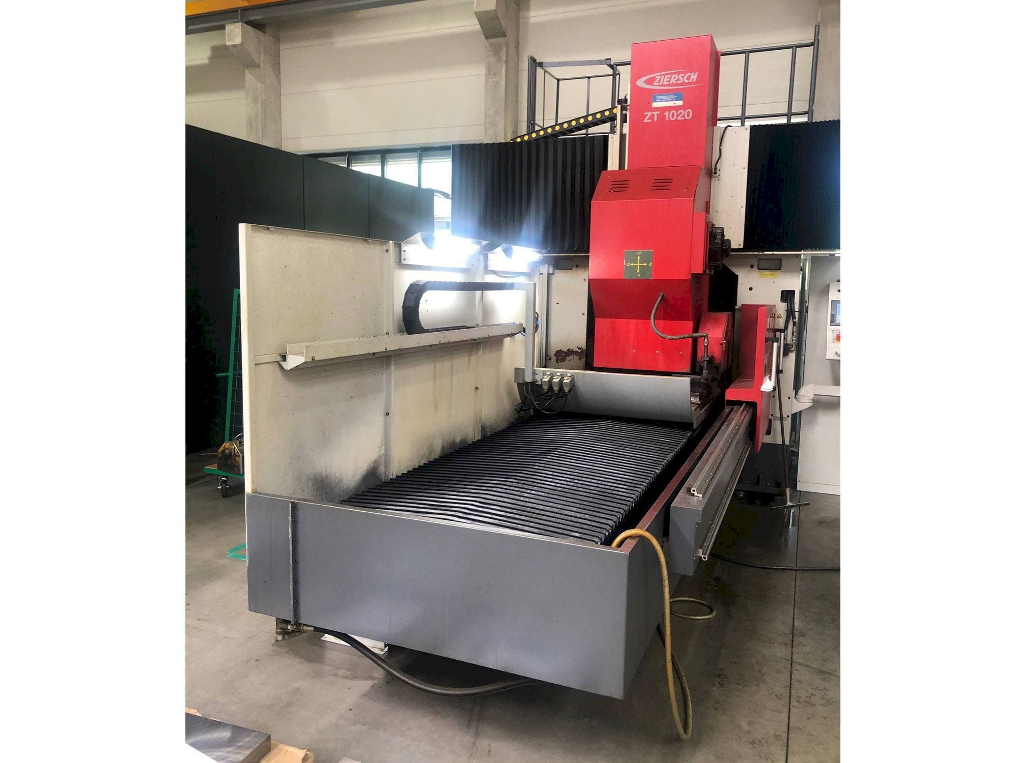 Makine  Ziersch ZT 1020 - Önden görünüm