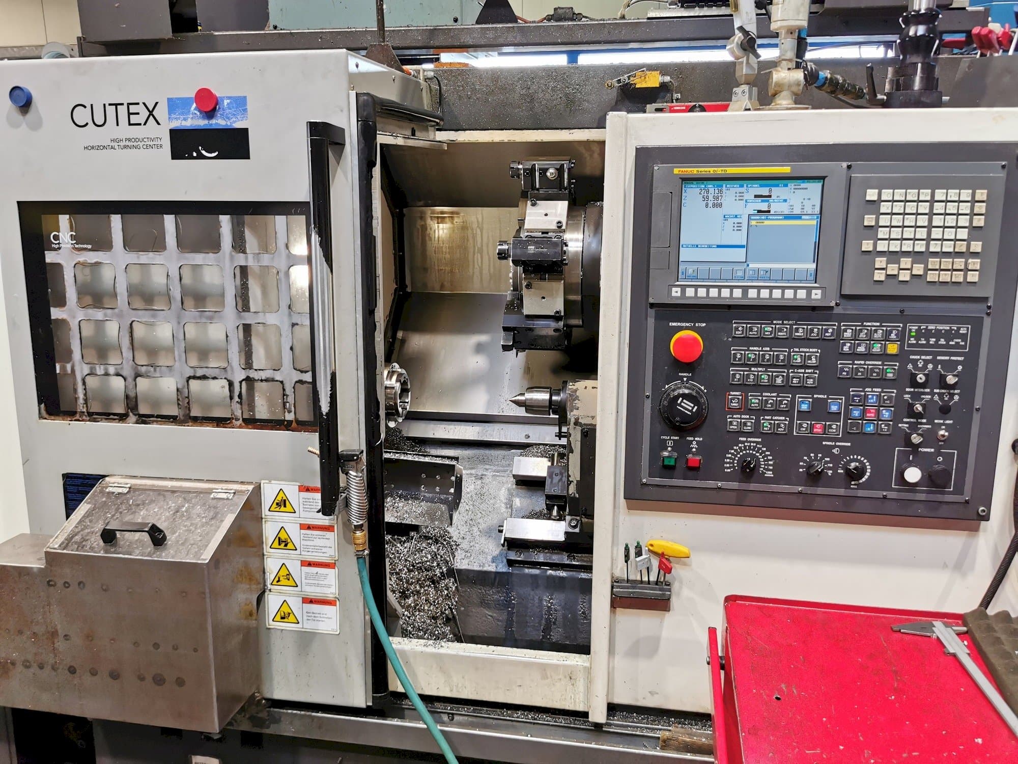 Makine  HWACHEON CUTEX 160B MC - Önden görünüm