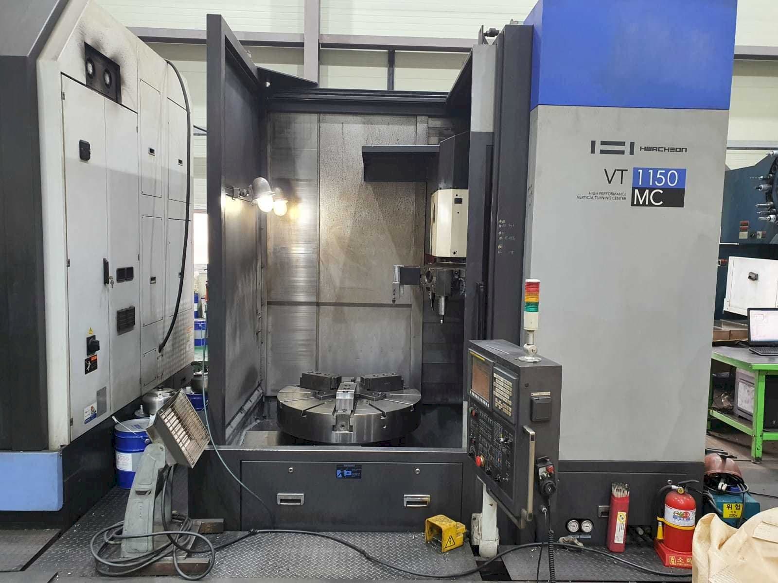 Makine  HWACHEON VT 1150 MC - Önden görünüm