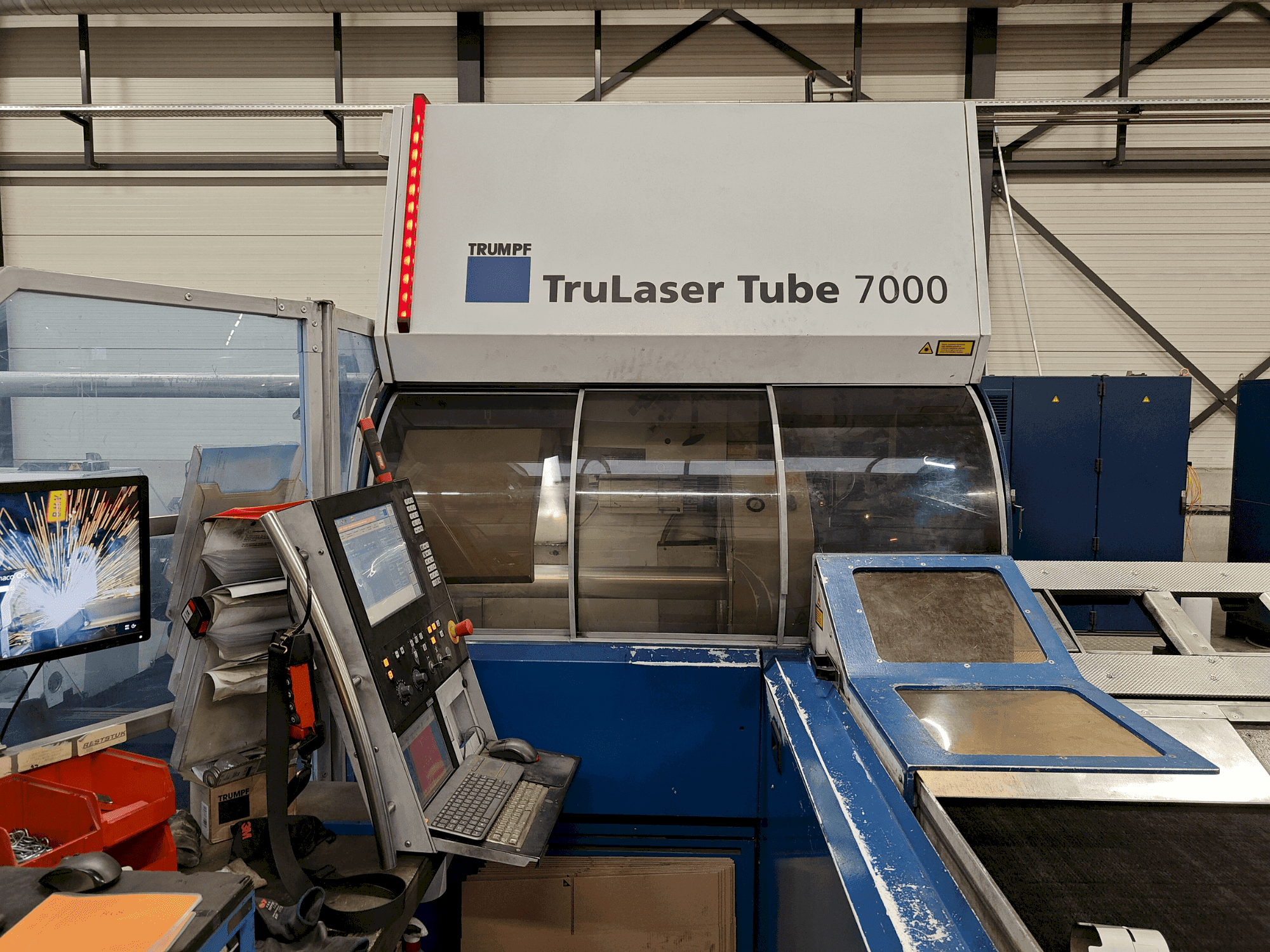 Makine  TRUMPF TruLaser Tube 7000 - Önden görünüm