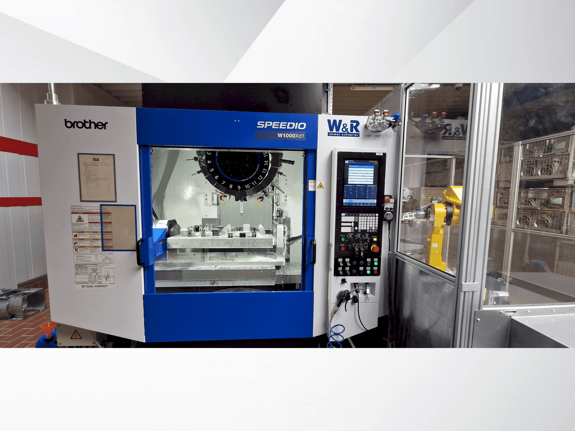 Makine  Brother Speedio W1000Xd1 - Önden görünüm