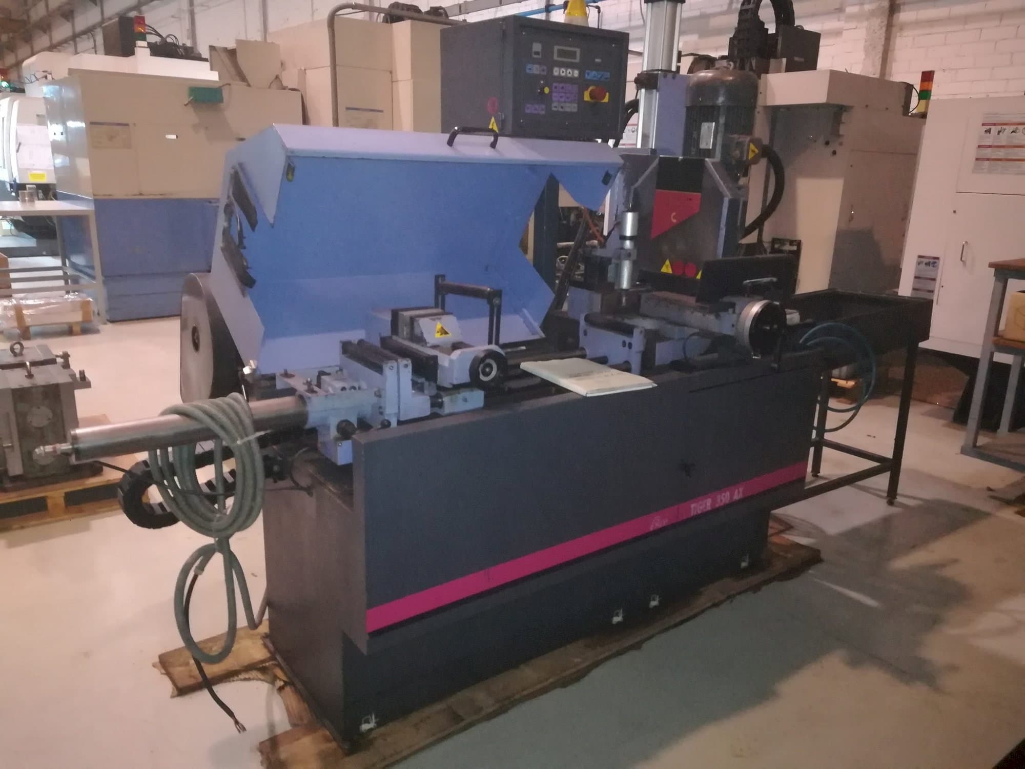 Makine  MEP TIGER 350 AX - Önden görünüm