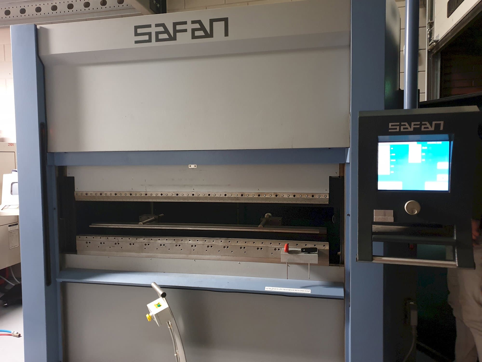 Makine  Safan - Önden görünüm SMK 32-K-1600