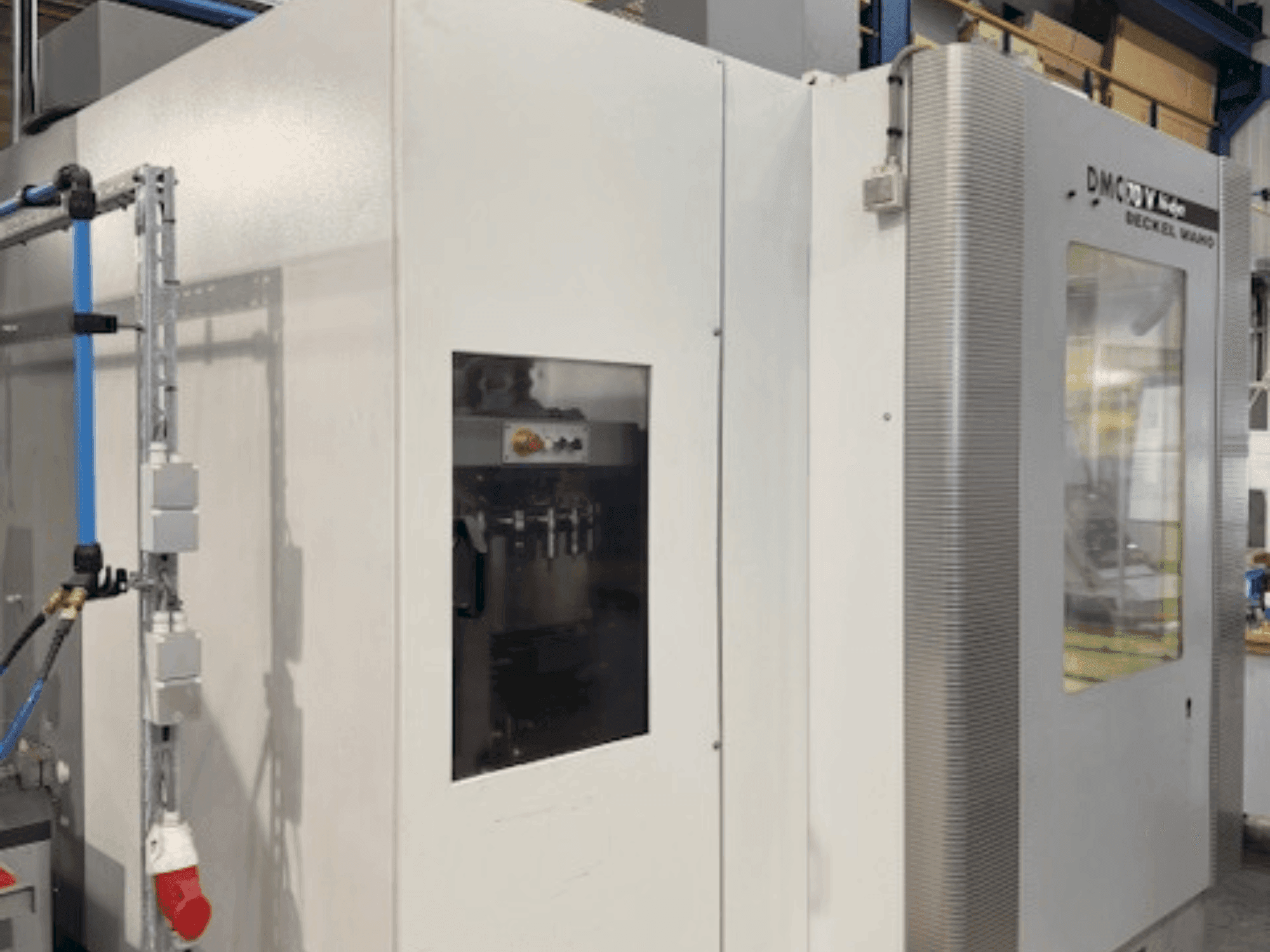 Makine  DECKEL MAHO DMC 70V Hi-Dyn - Önden görünüm