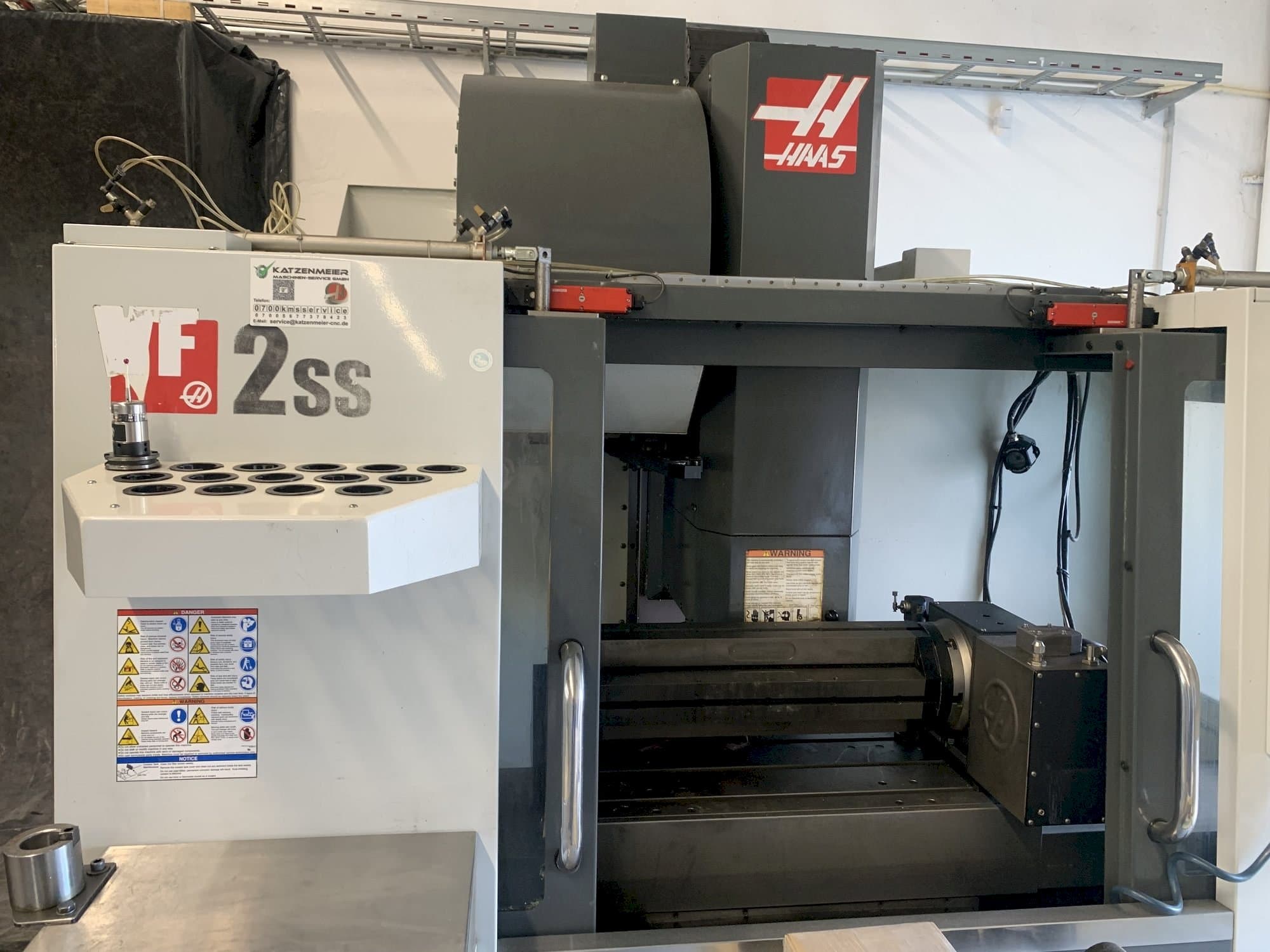 Makine  HAAS VF-2SS - Önden görünüm
