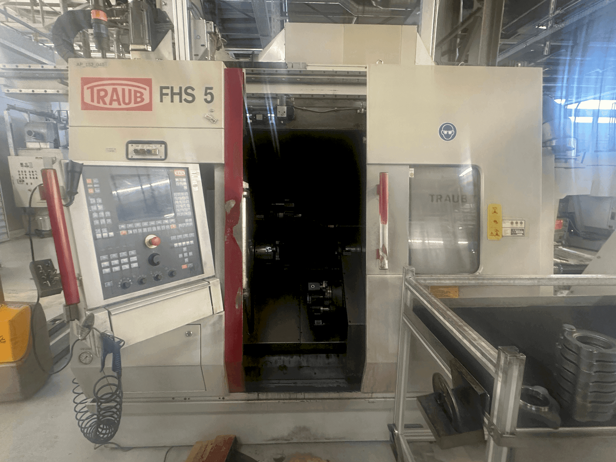 Makine  TRAUB TNC 42/65 - Önden görünüm