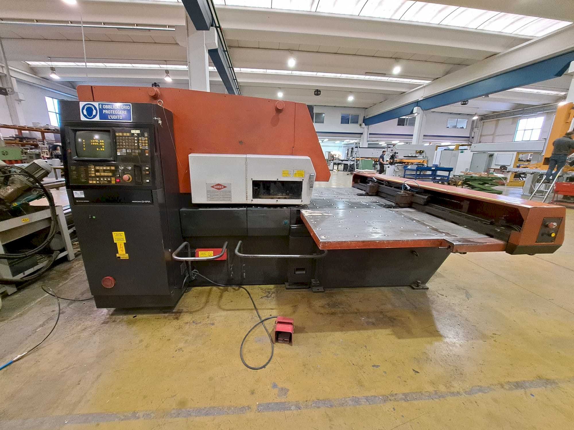 Makine  AMADA ARIES 245 - Önden görünüm