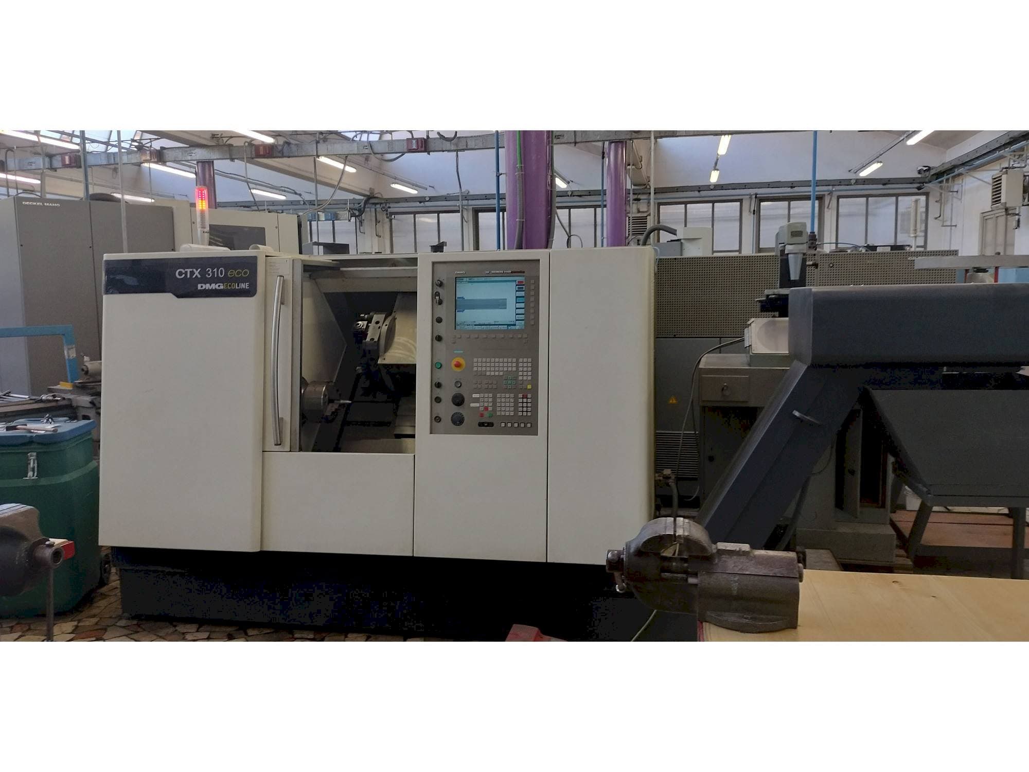 Makine  DMG CTX 310 ecoline - Önden görünüm